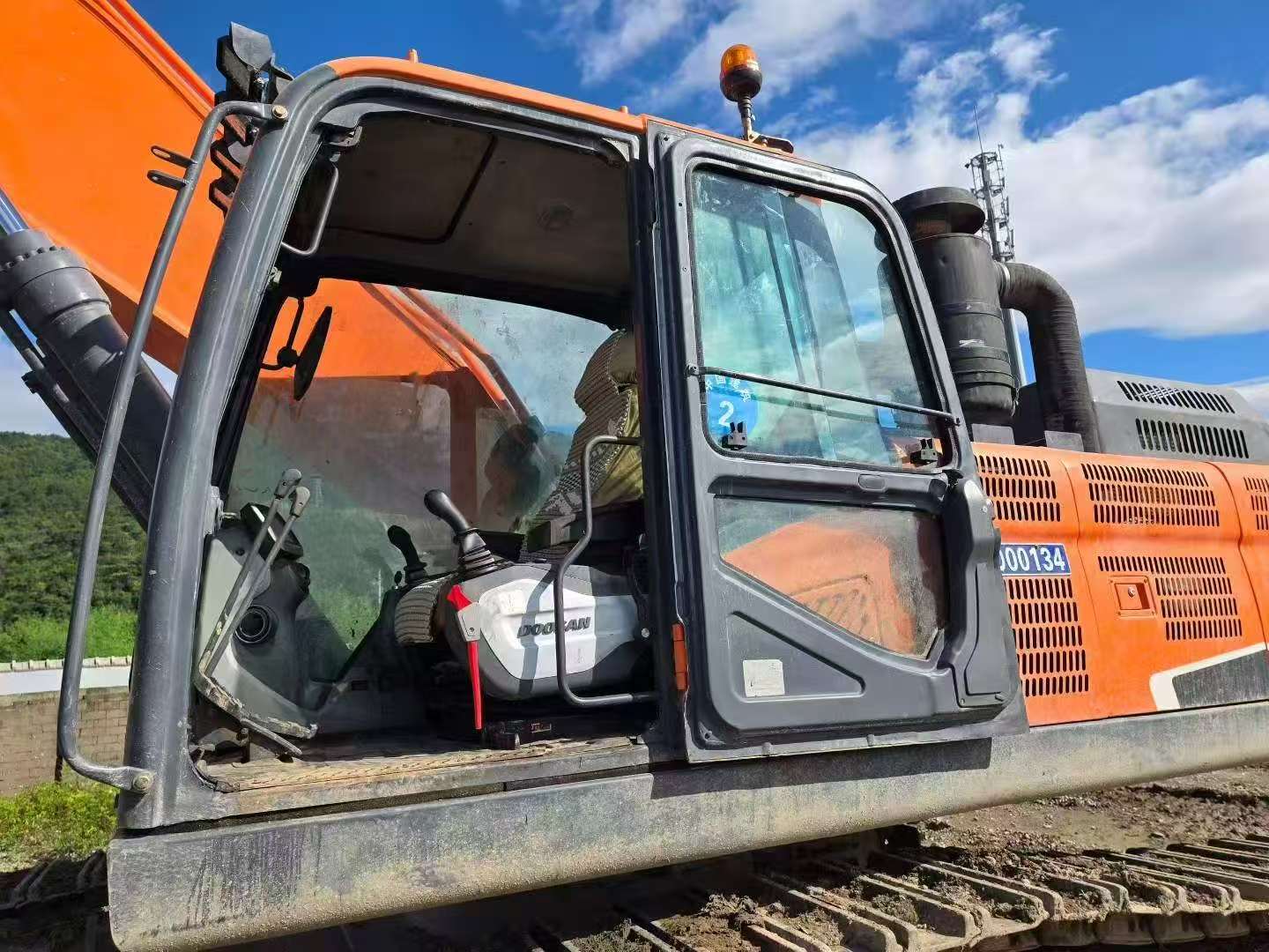 Buy Doosan DH420LC-7 Used Excavator / 3