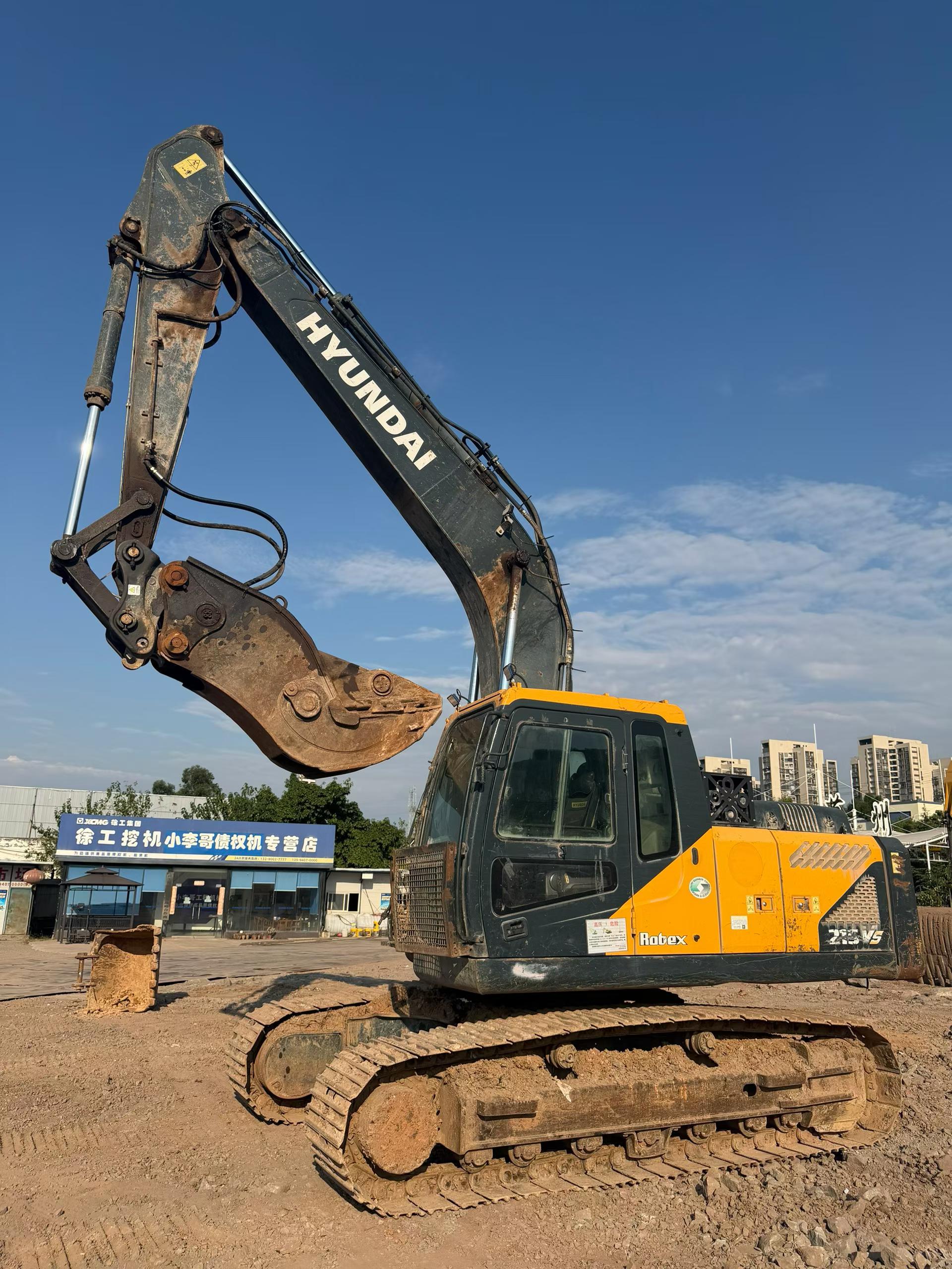 Buy Hyundai R215VS Used Excavator / 2