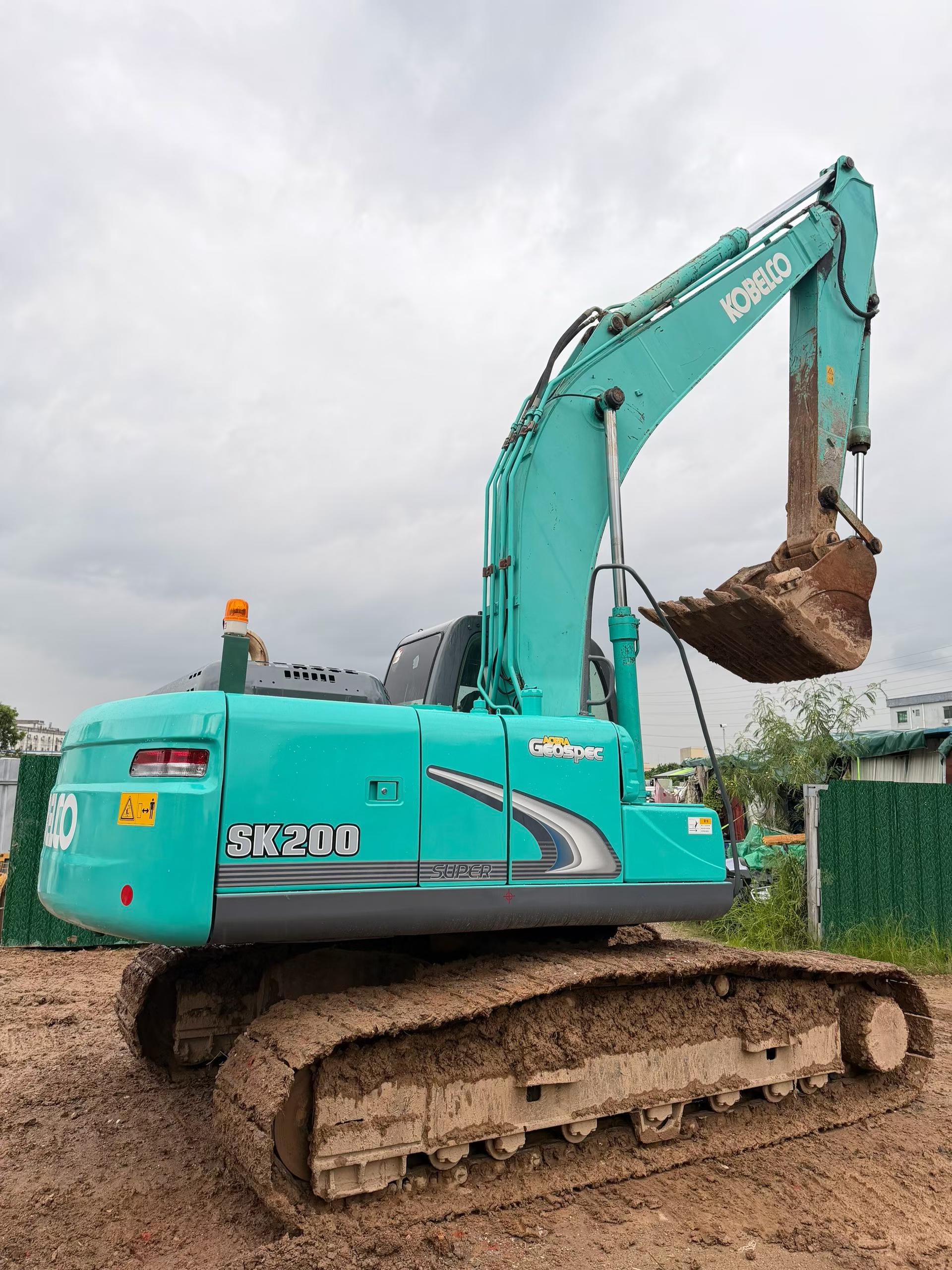 Buy Kobelco SK200 Used Excavator / 4