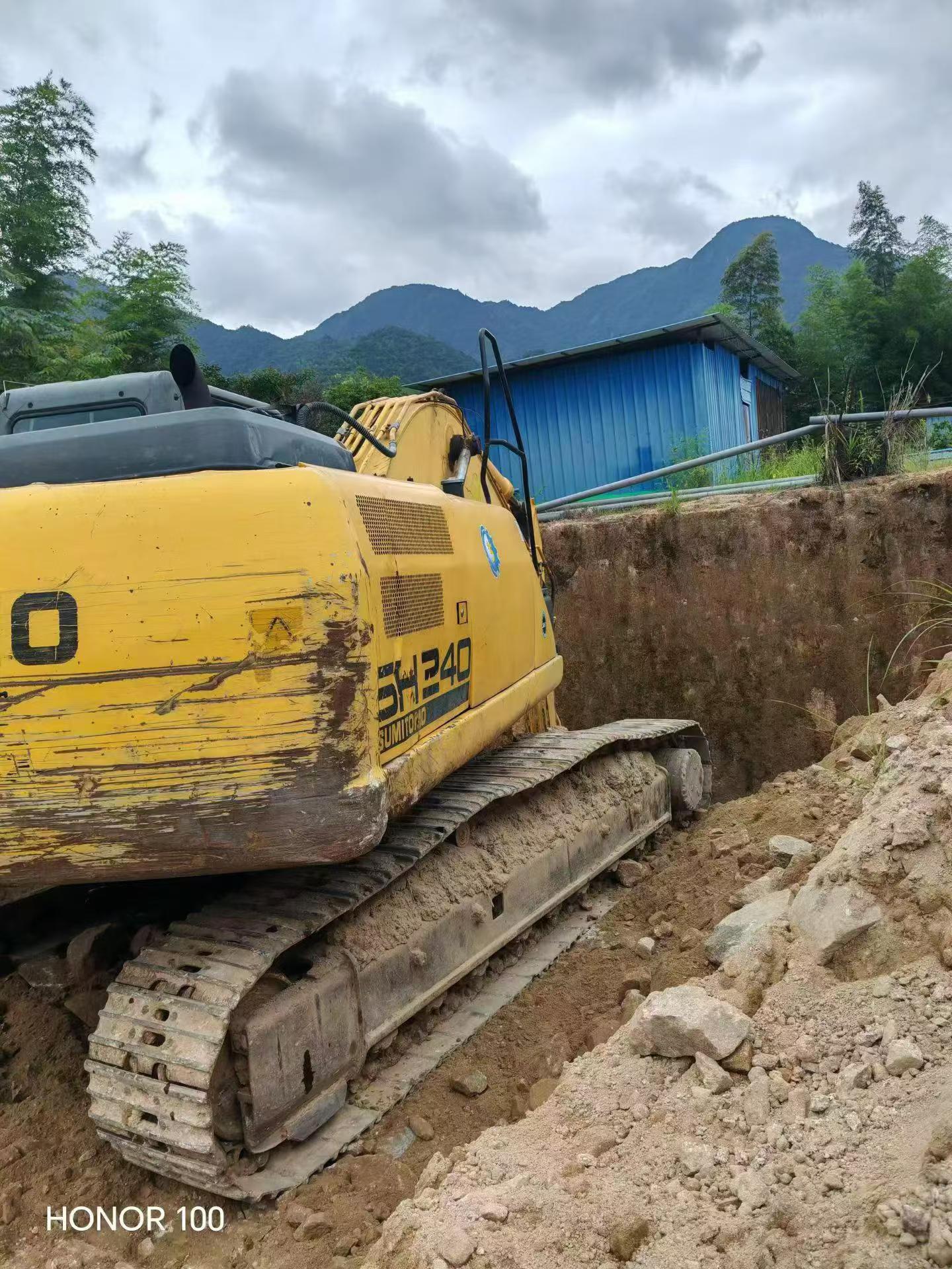 Buy Sumitomo SH240-3 Used Excavator / 4