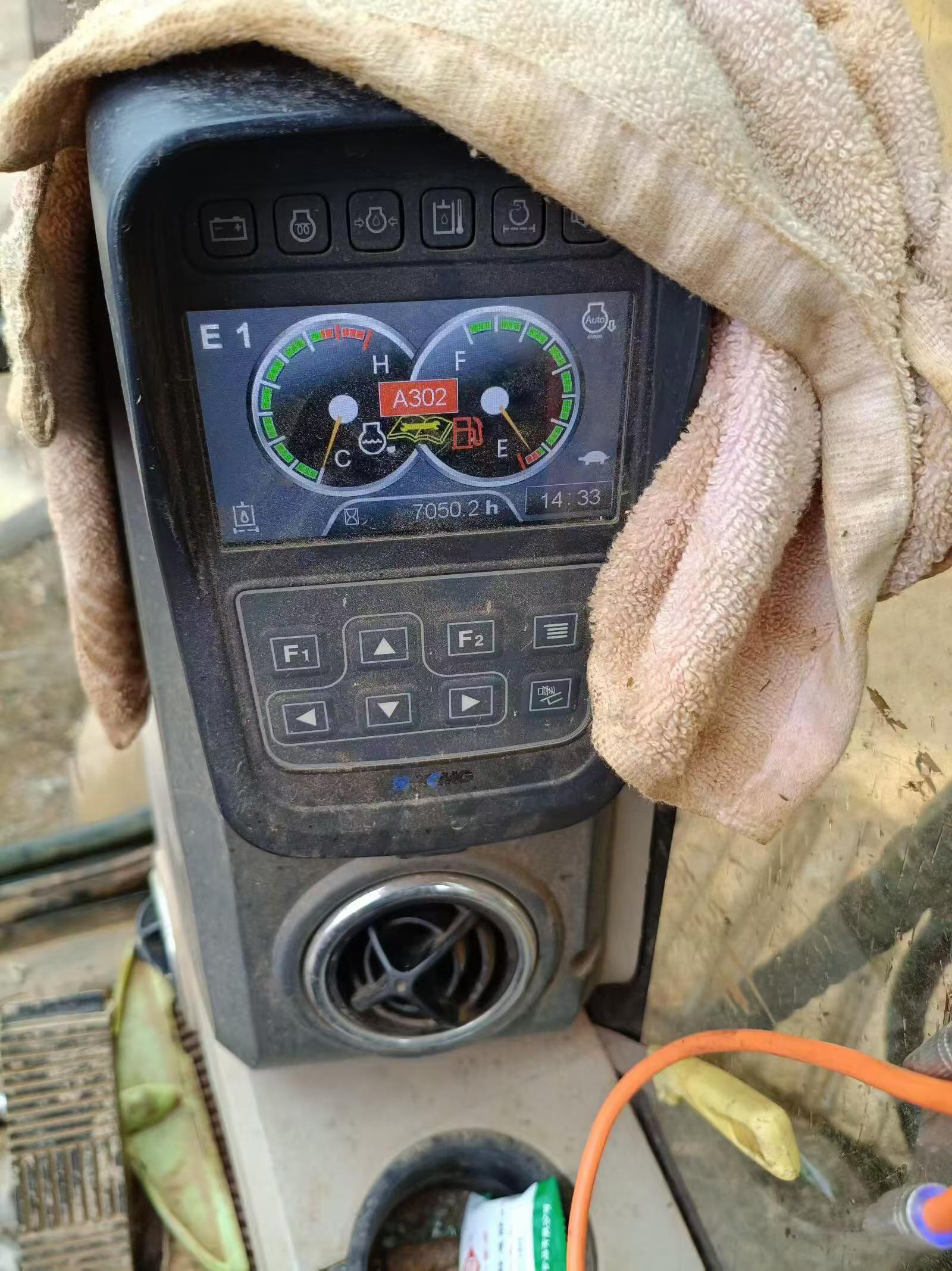 Buy XCMG XE75C Used Excavator / 3