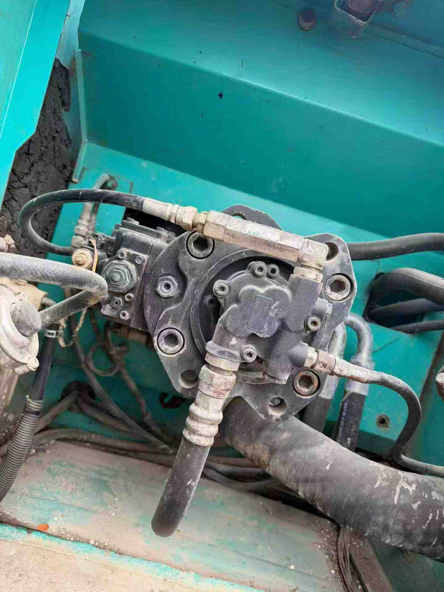 Buy Kobelco SK200 Used Excavator / 5