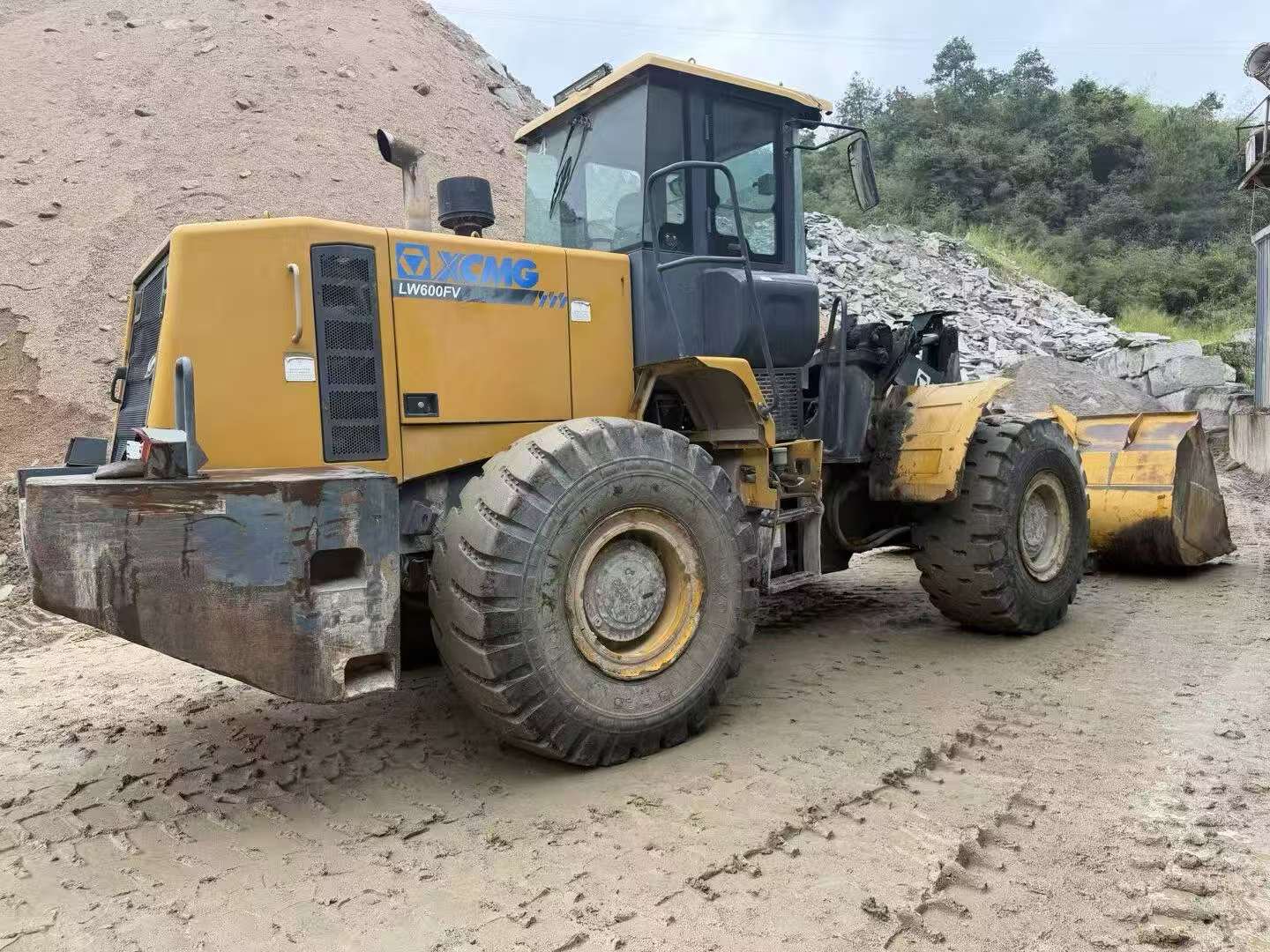Buy XCMG LW600E Used Excavator / 3
