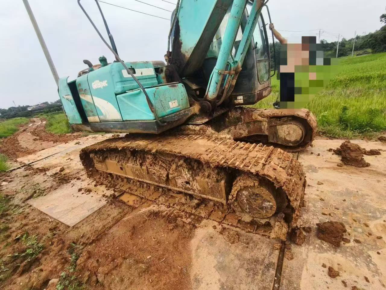 Buy Kobelco SK200-8 Used Excavator / 5