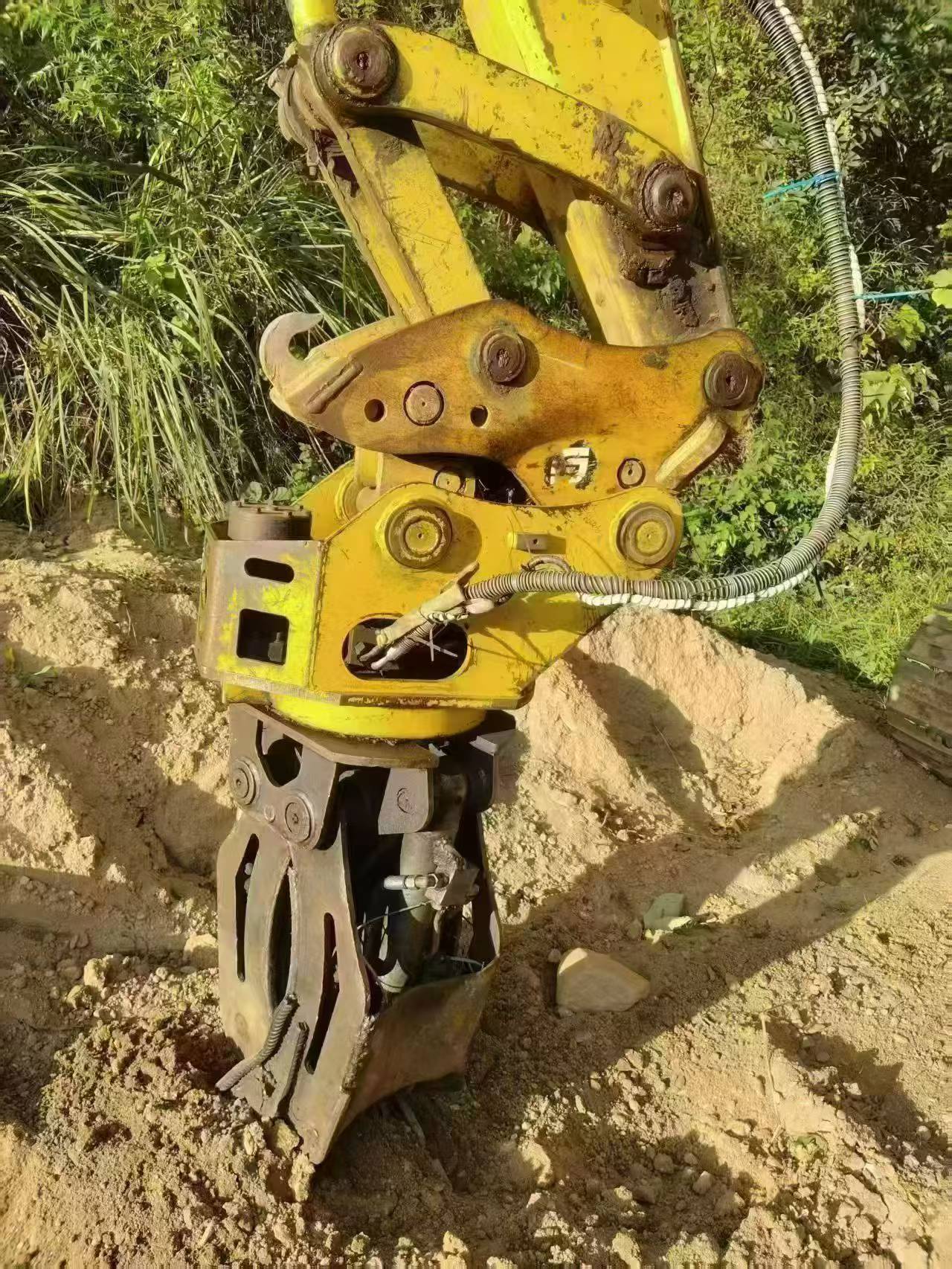 Buy Komatsu PC130 Used Excavator / 8