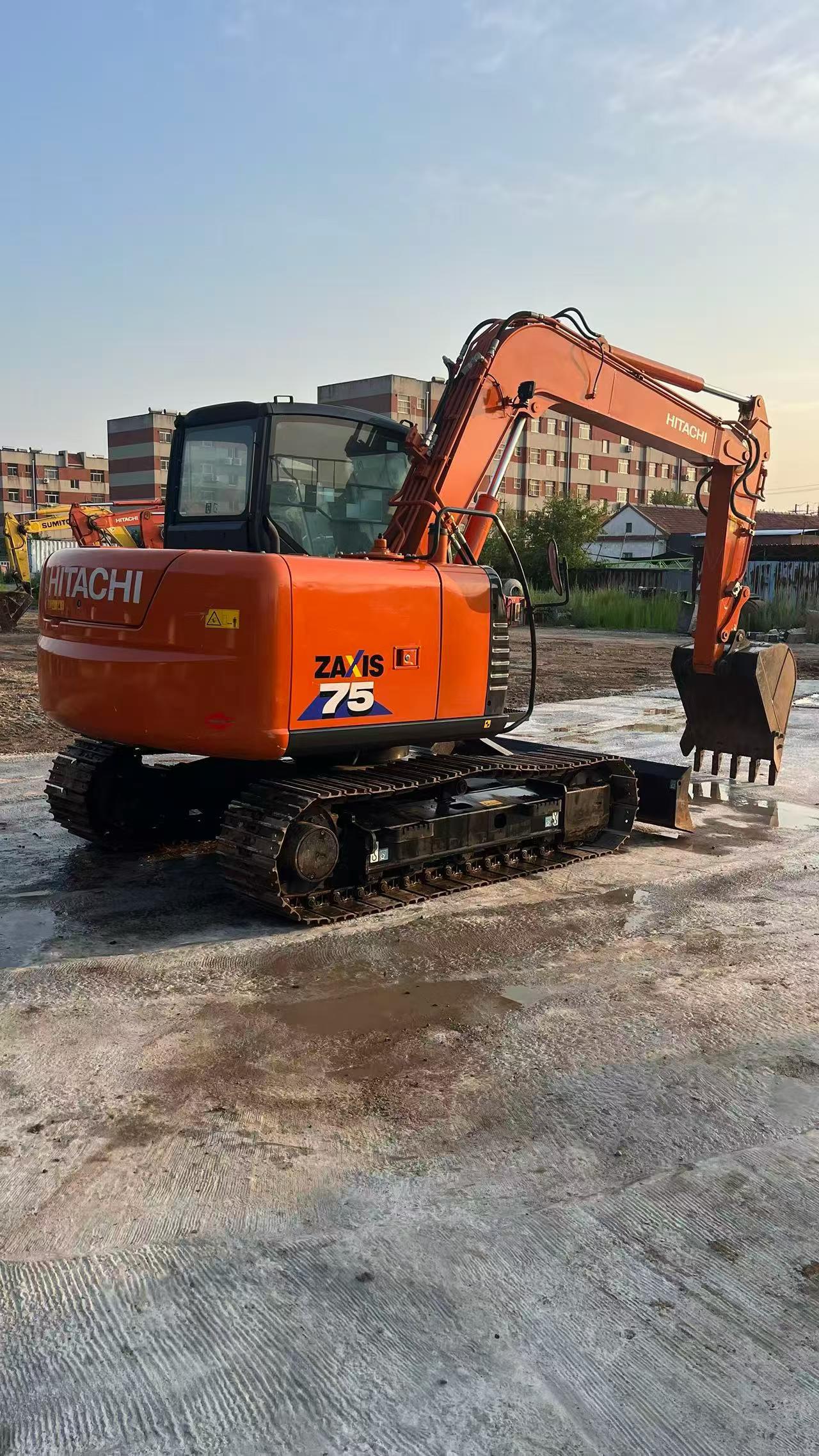 Buy Hitachi EX75-3 Used Excavator / 6