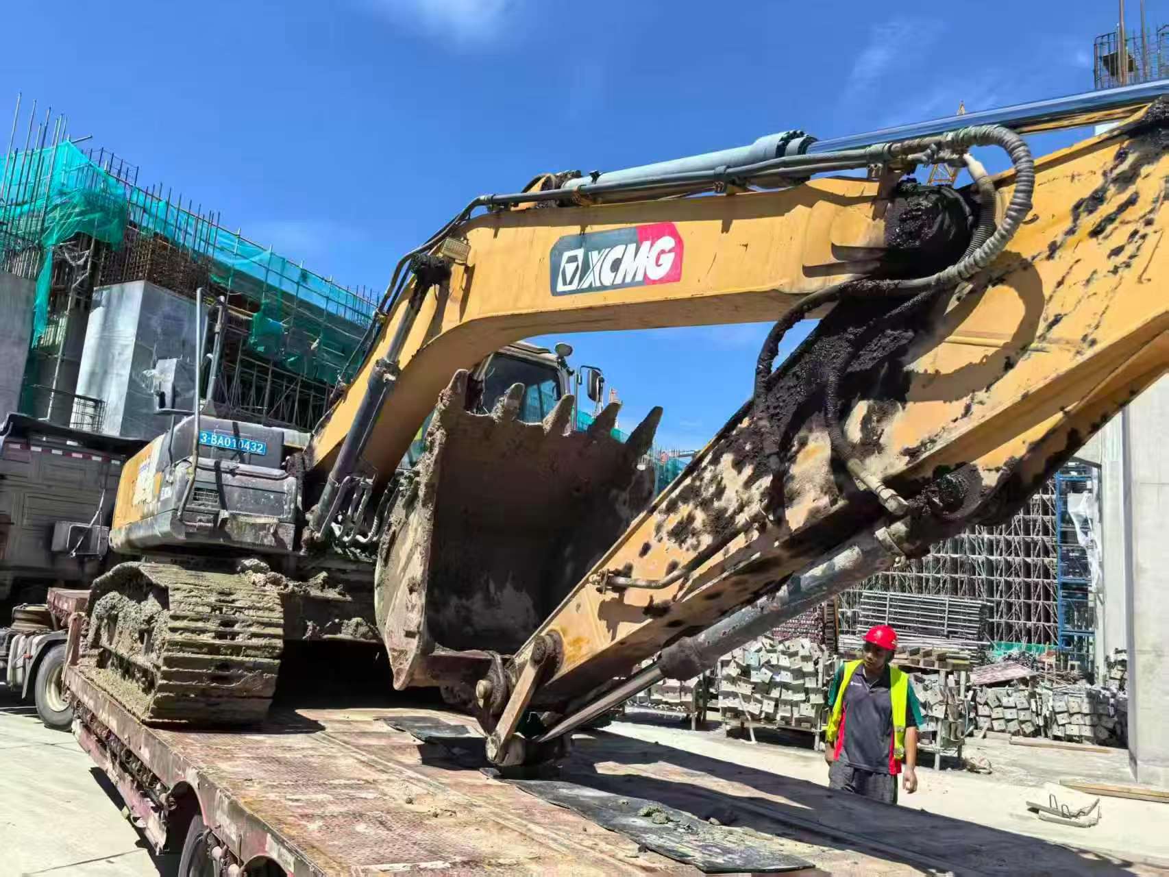 Buy XCMG XE215 Used Excavator / 3