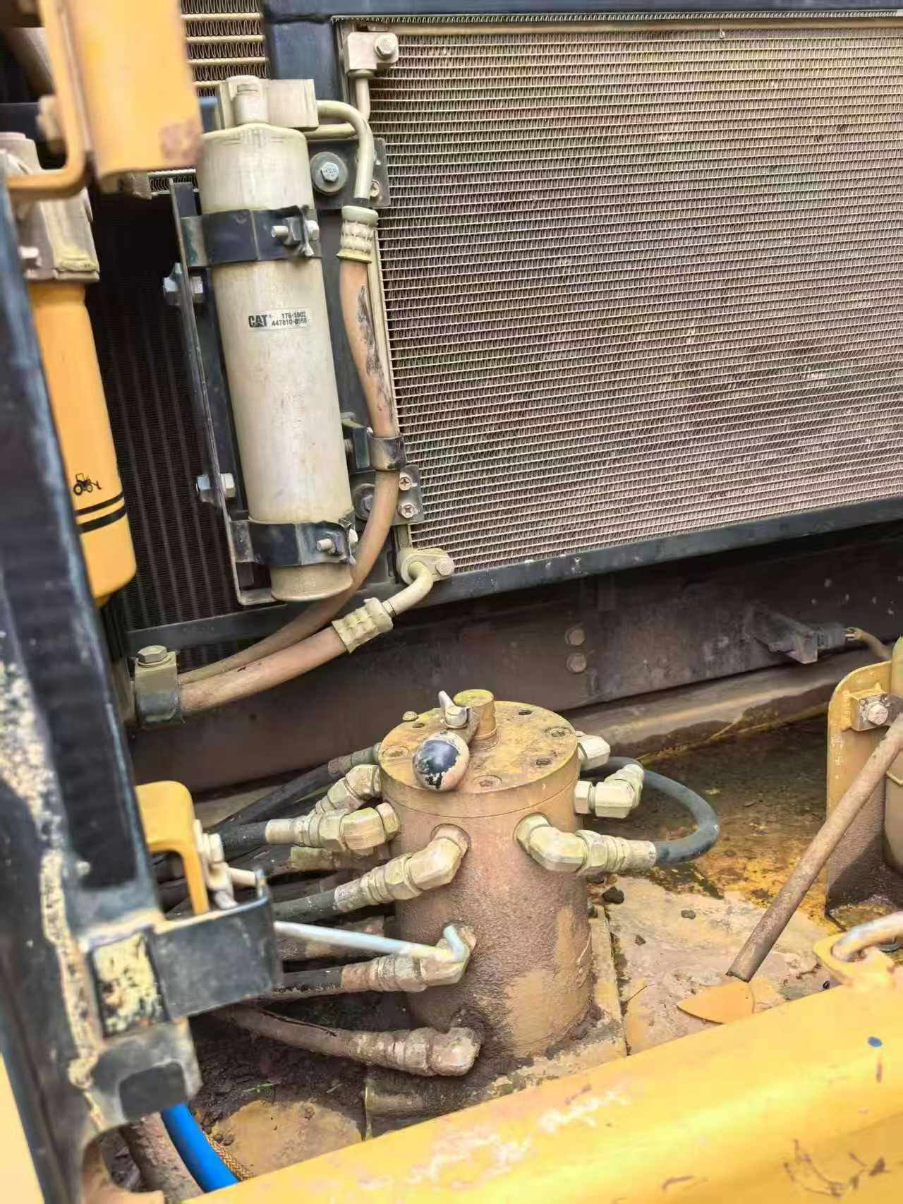 Buy Caterpillar 320D Used Excavator / 6