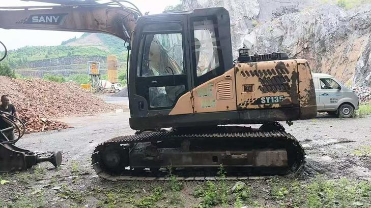 Buy Sany SY135 Used Excavator / 1