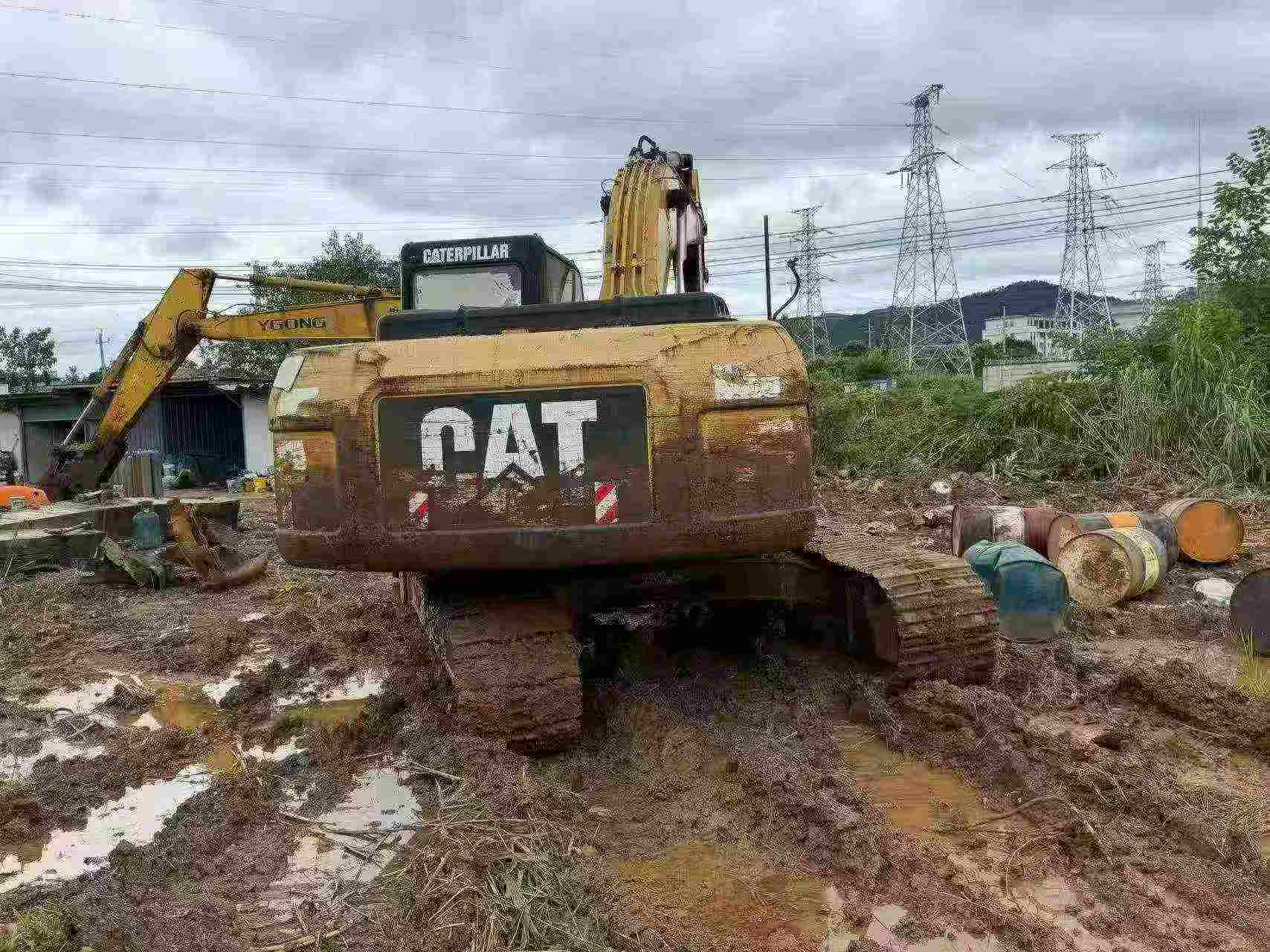 Buy Caterpillar 320D Used Excavator / 2