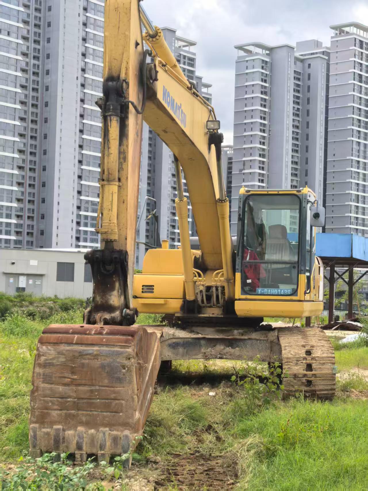 Buy Komatsu PC200-8 Used Excavator / 5