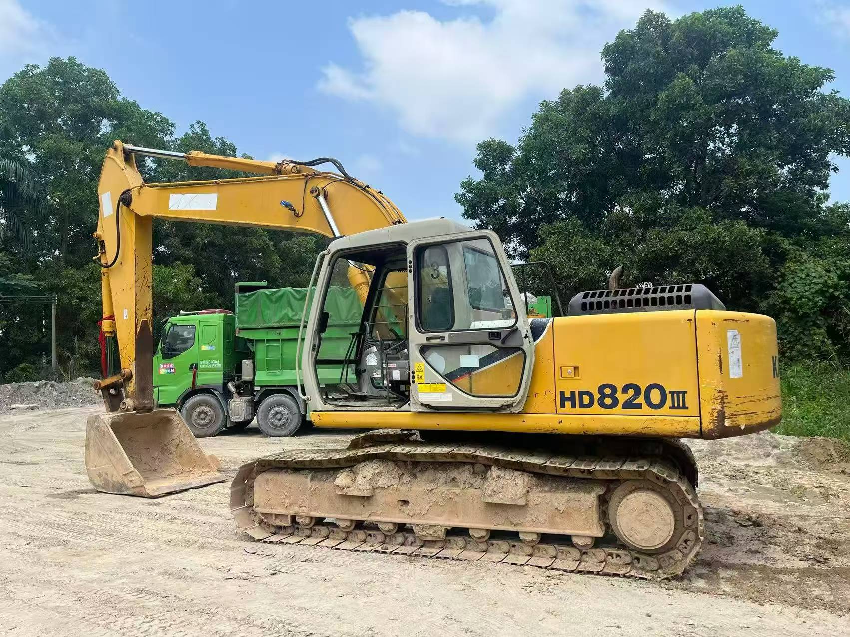 Buy Kato 820-3SP Used Excavator / 5