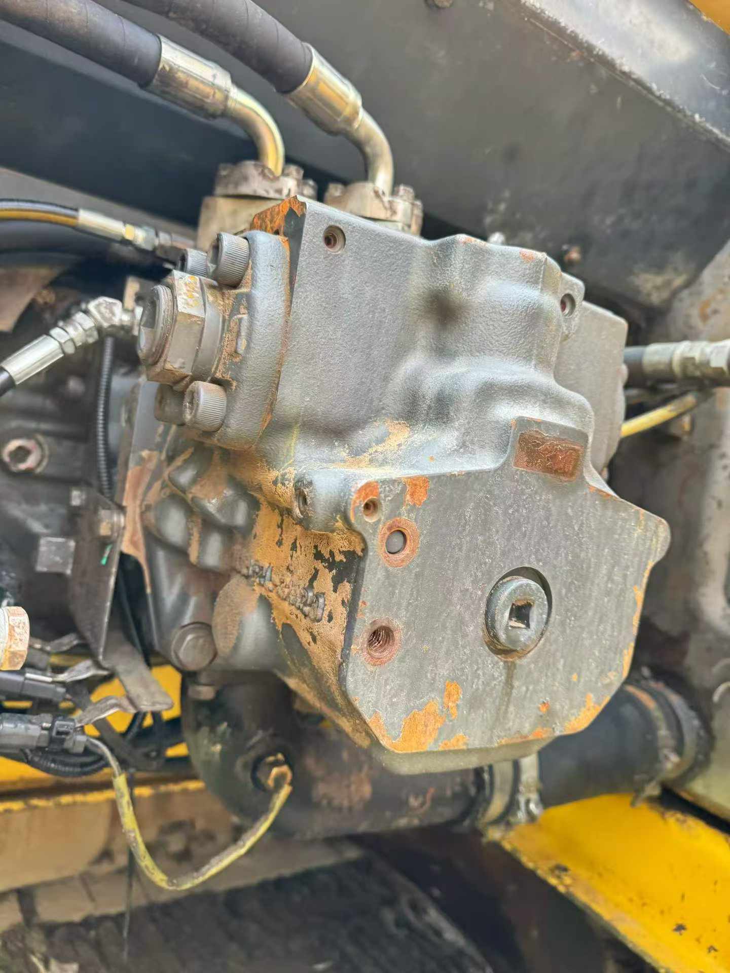 Buy Komatsu PC200-7 Used Excavator / 4