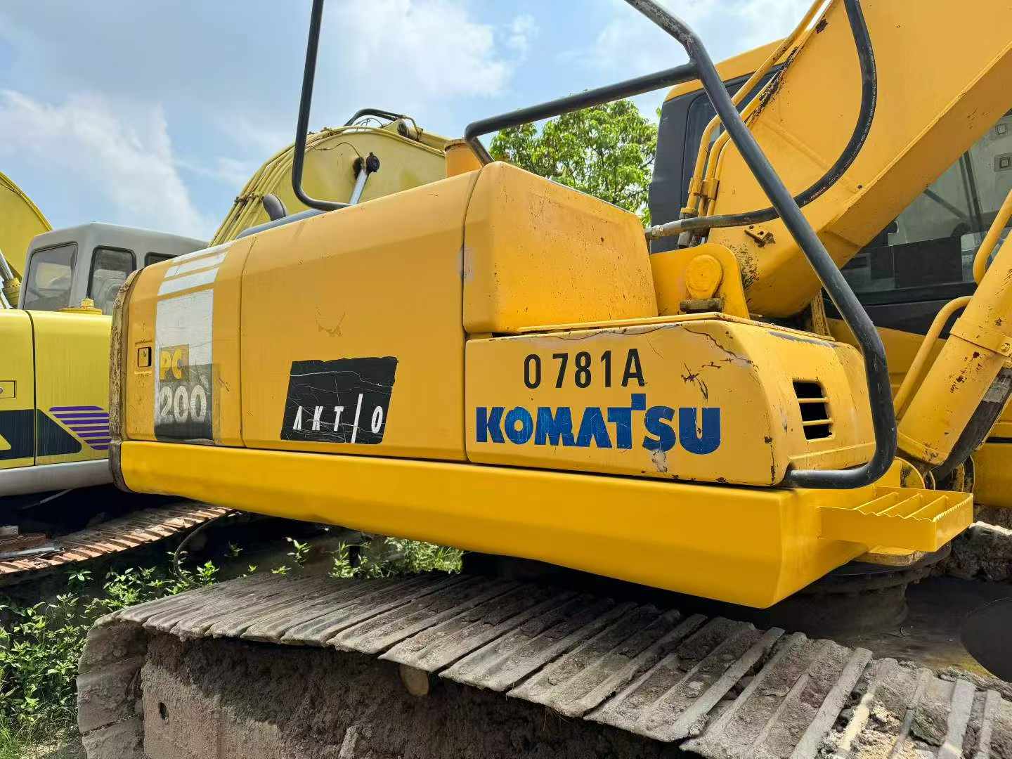 Buy Komatsu PC200-7 Used Excavator / 3