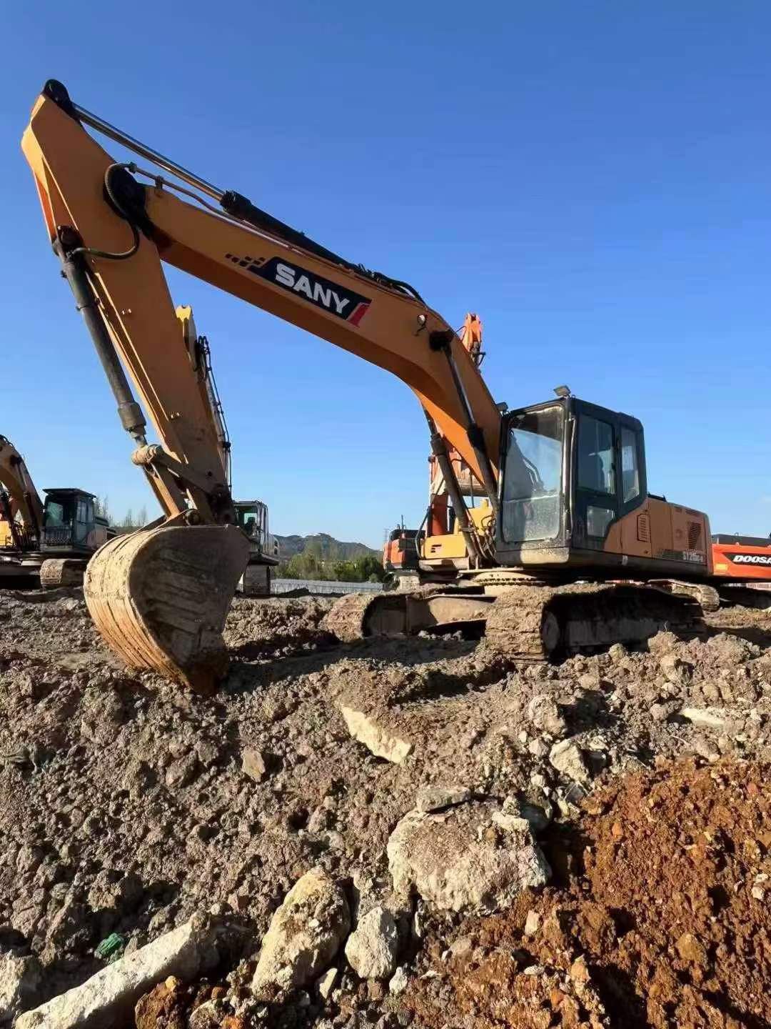 Buy Sany SY215C-8 Used Excavator / 2 Buy Sany SY215C-8 Used Excavator / 2