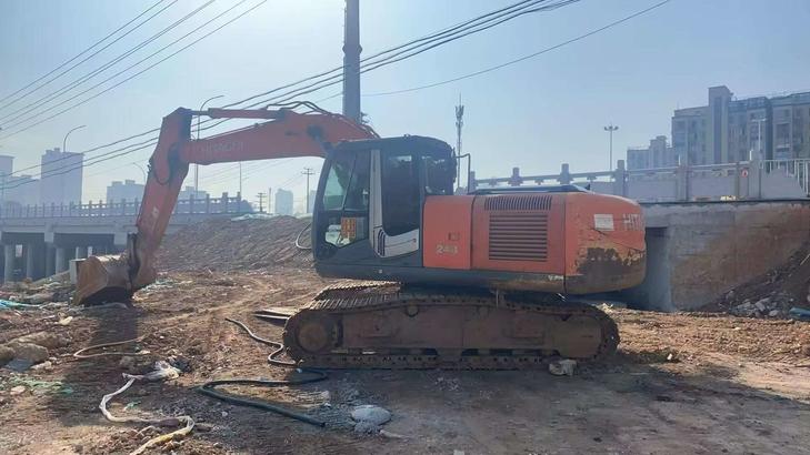 Buy Hitachi EX200 Used Excavator / 1