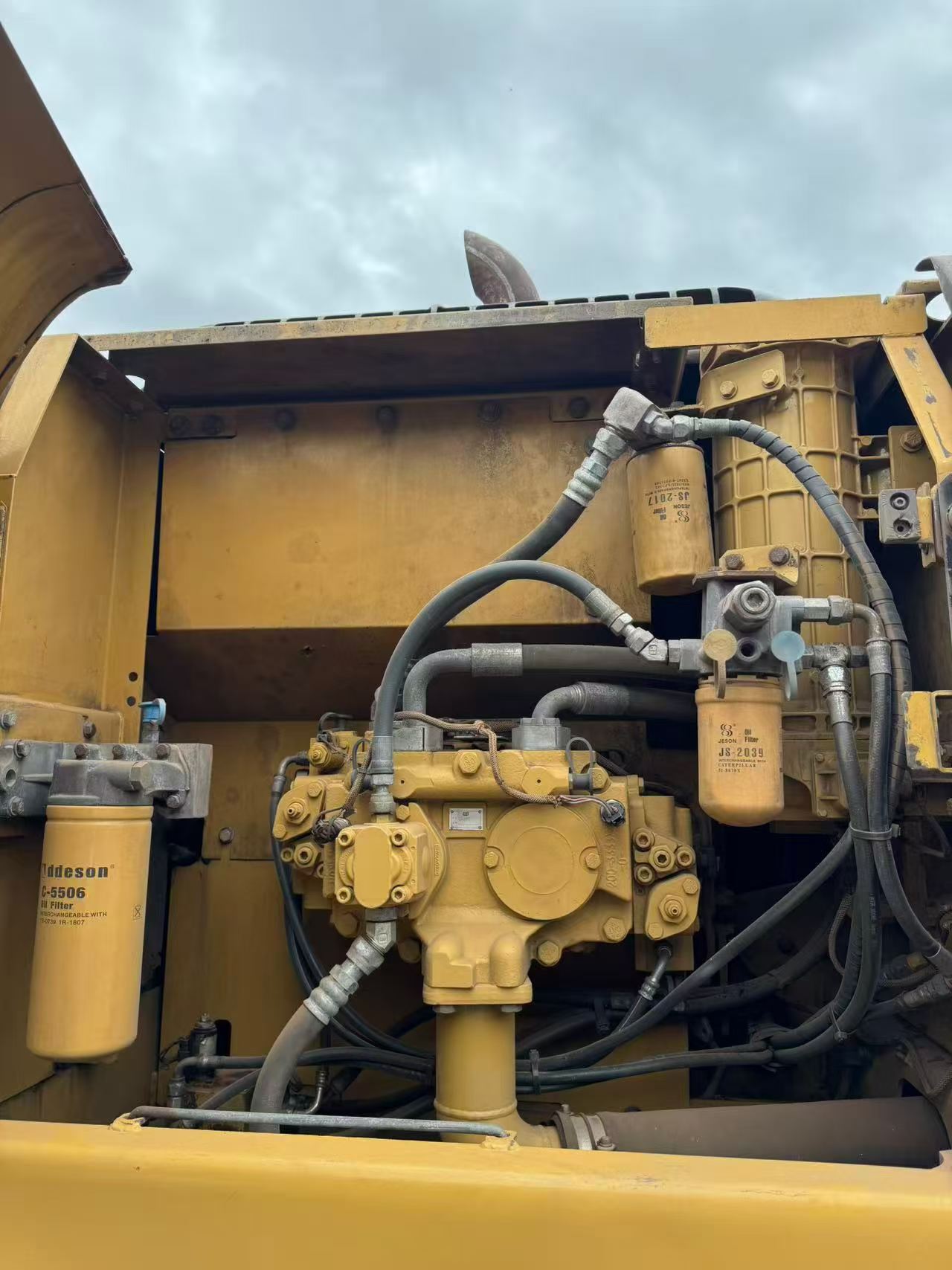 Buy Caterpillar 320D Used Excavator / 2