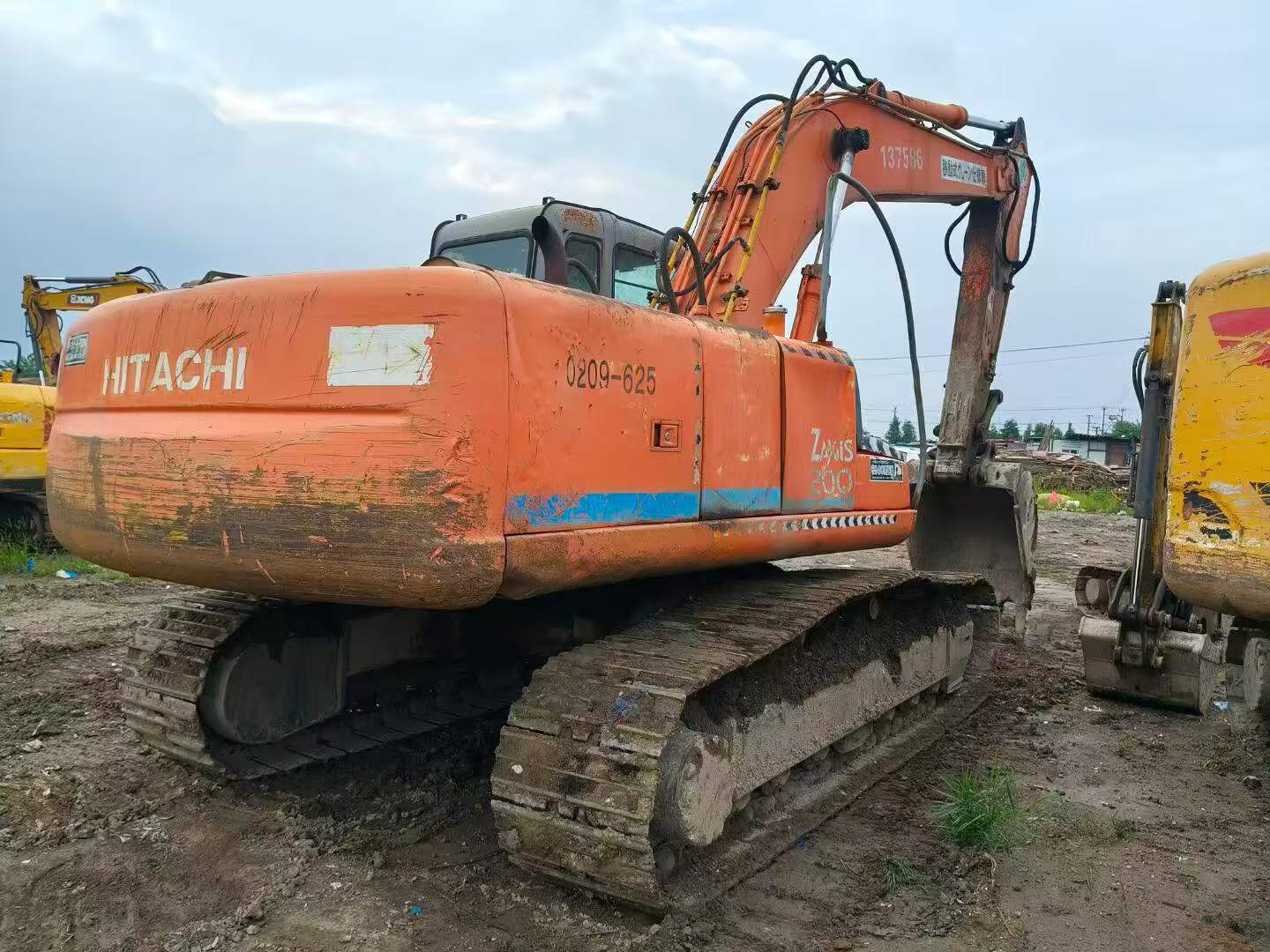 Buy Hitachi ZX200-6 Used Excavator / 3