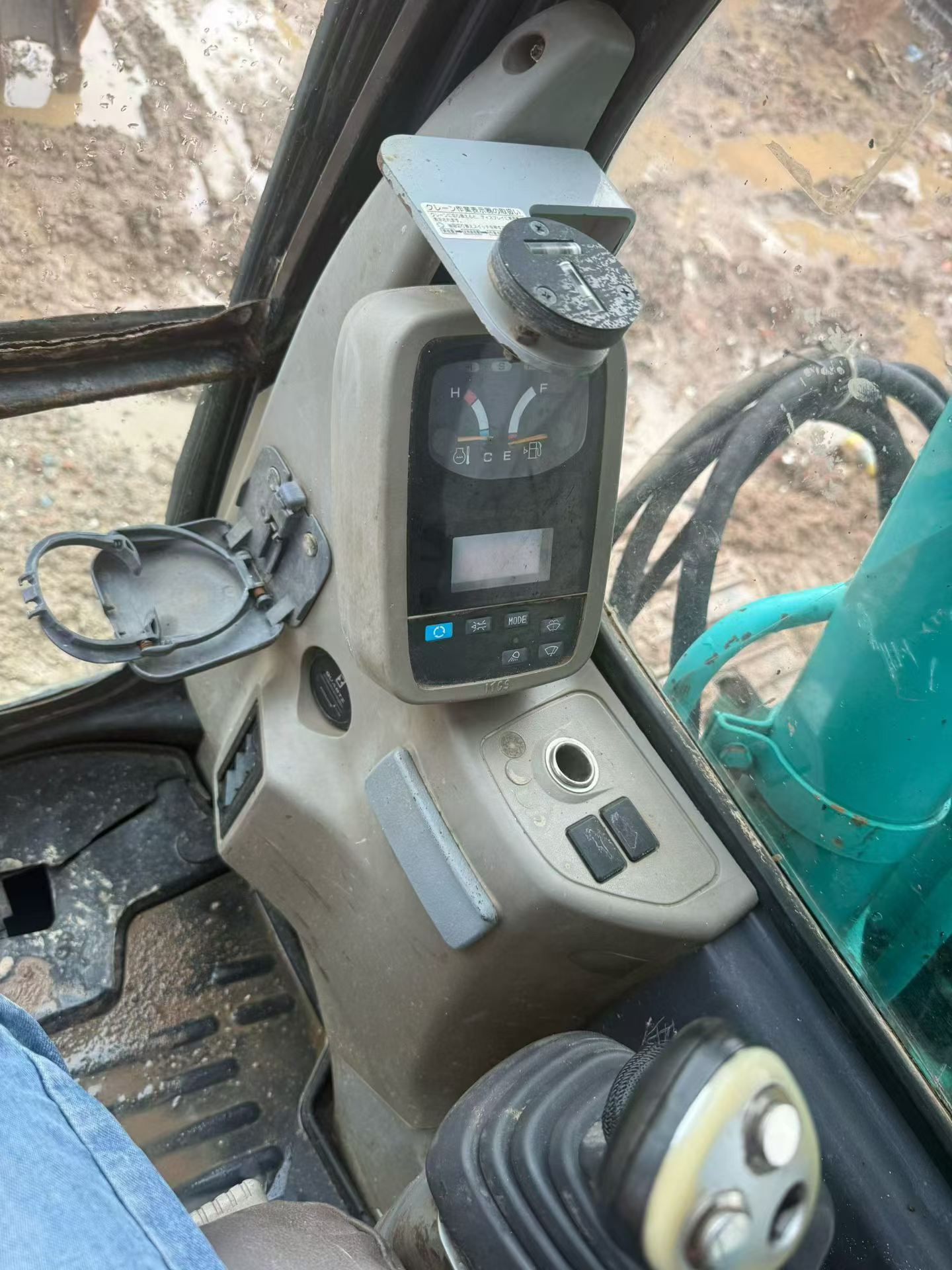 Buy Kobelco SK135SR Used Excavator / 3