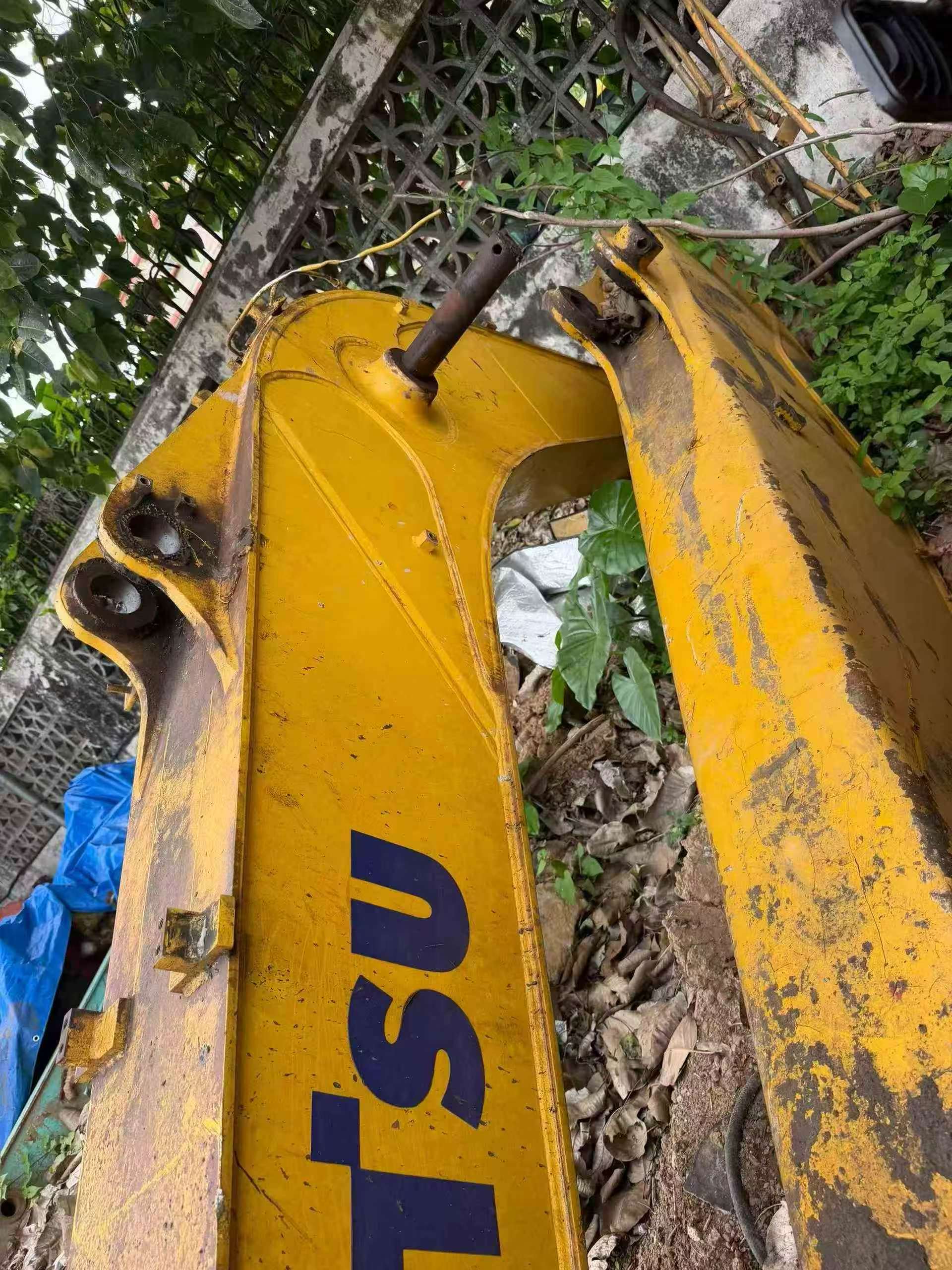 Buy Komatsu PC130 Used Excavator / 3