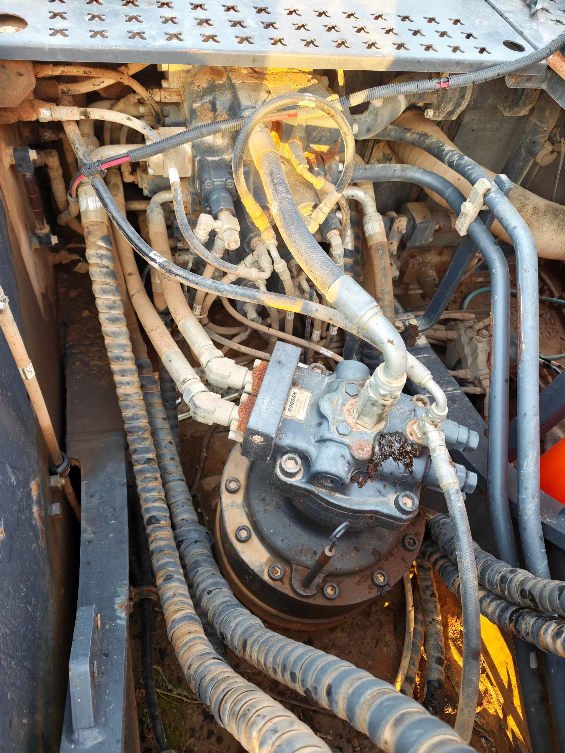 Buy Doosan DX260LC Used Excavator / 8