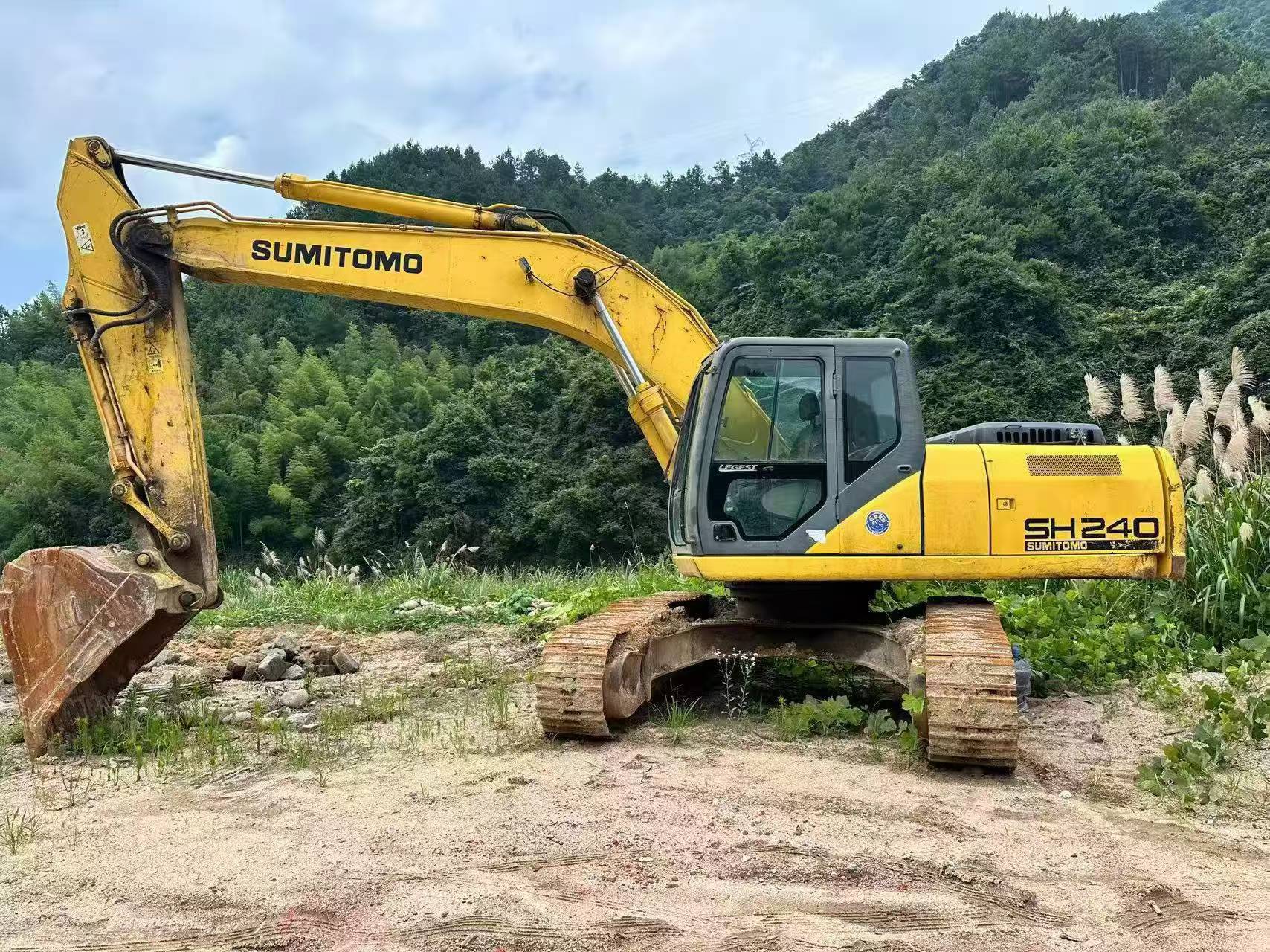 Buy Sumitomo SH240-3 Used Excavator / 2