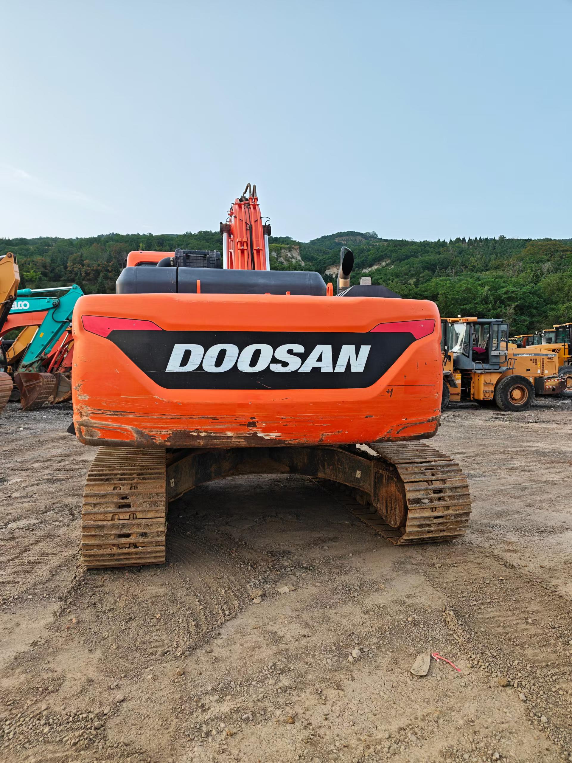 Buy Doosan DX260LC Used Excavator / 3
