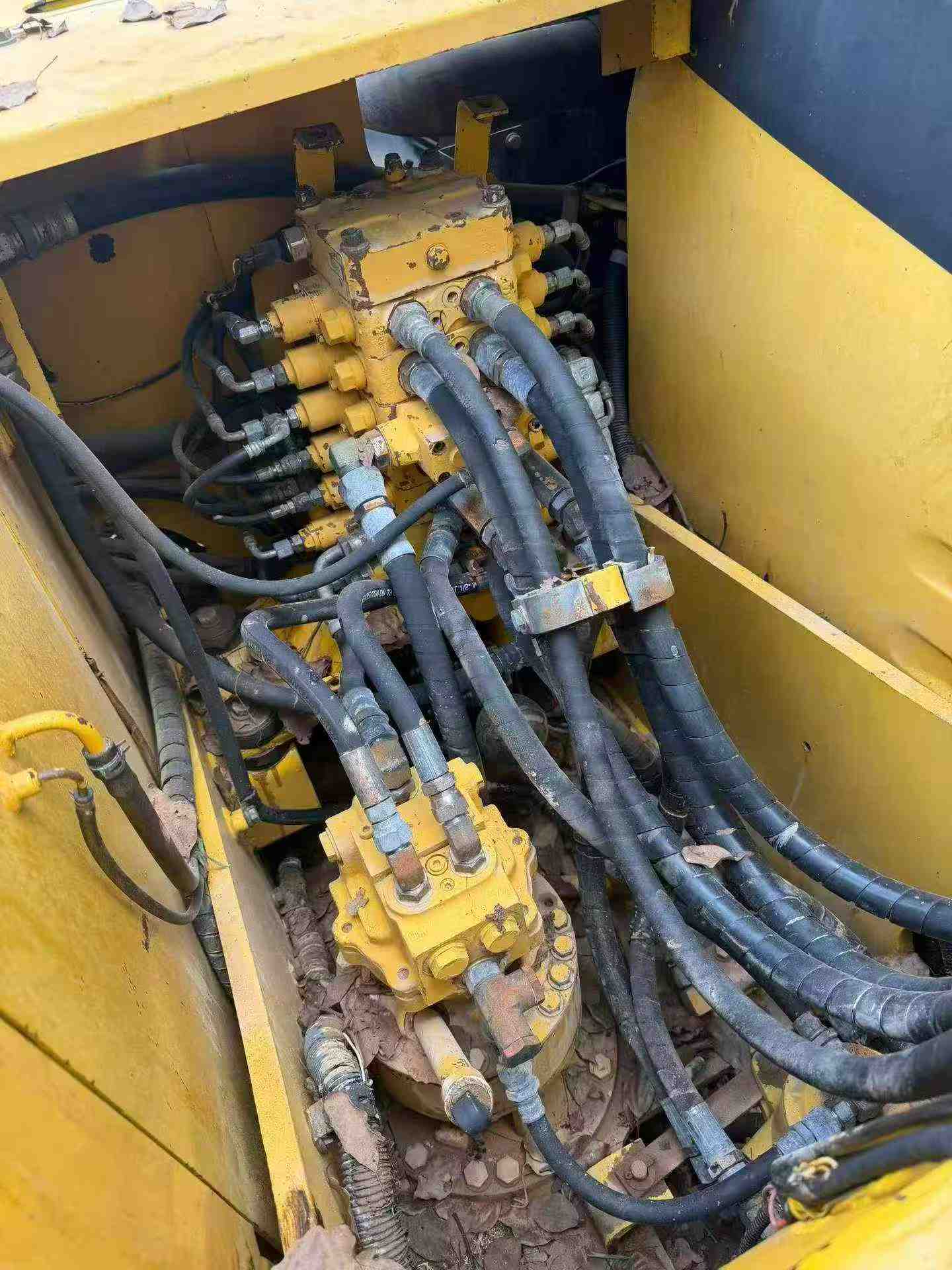 Buy Komatsu PC130 Used Excavator / 6