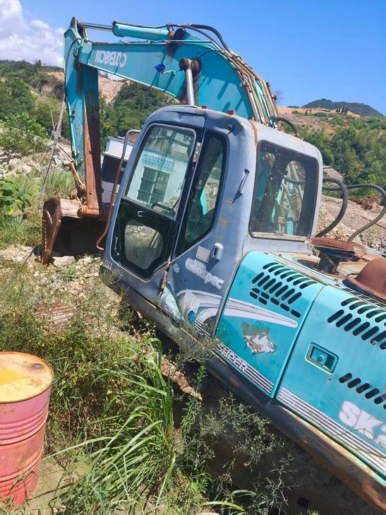 Buy Kobelco SK210 Used Excavator / 1