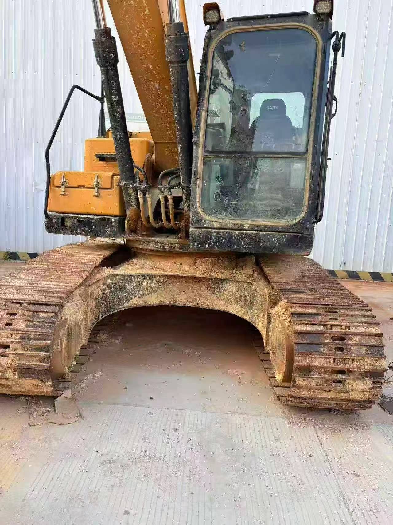 Buy Sany SY205C Used Excavator / 3