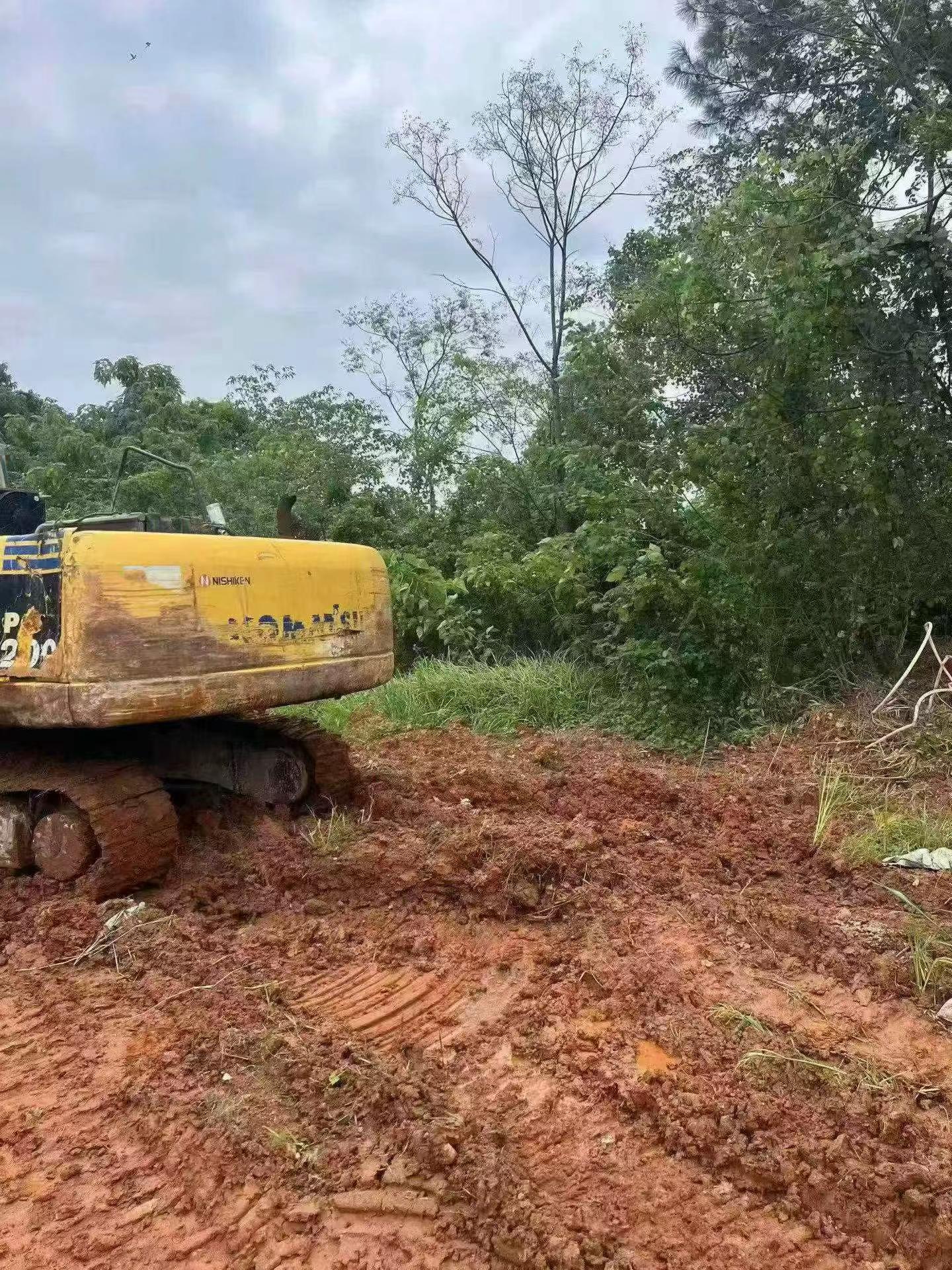 Buy Komatsu PC200 Used Excavator / 2 Buy Komatsu PC200 Used Excavator / 2