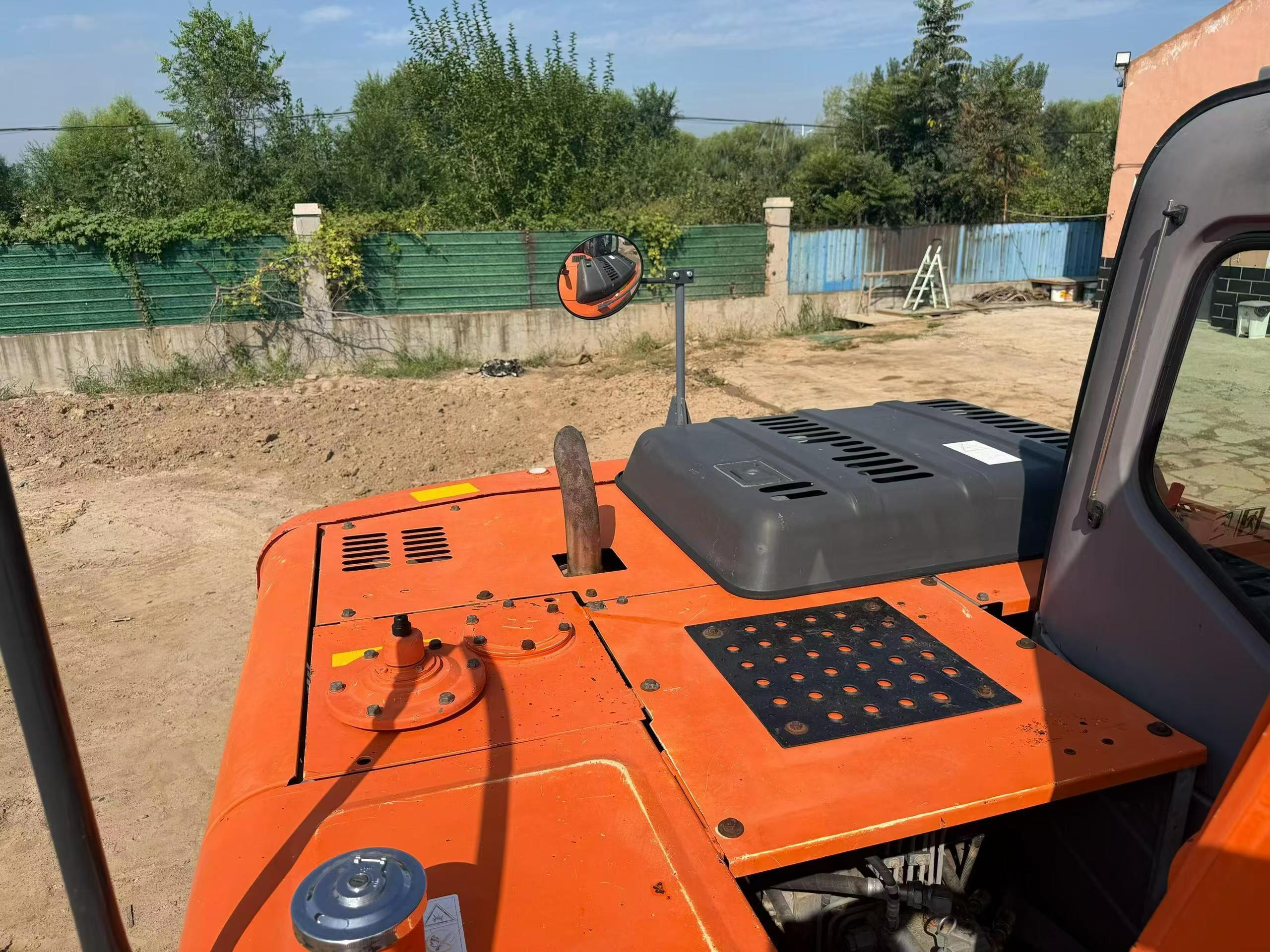 Buy Hitachi EX130H-5 Used Excavator / 2