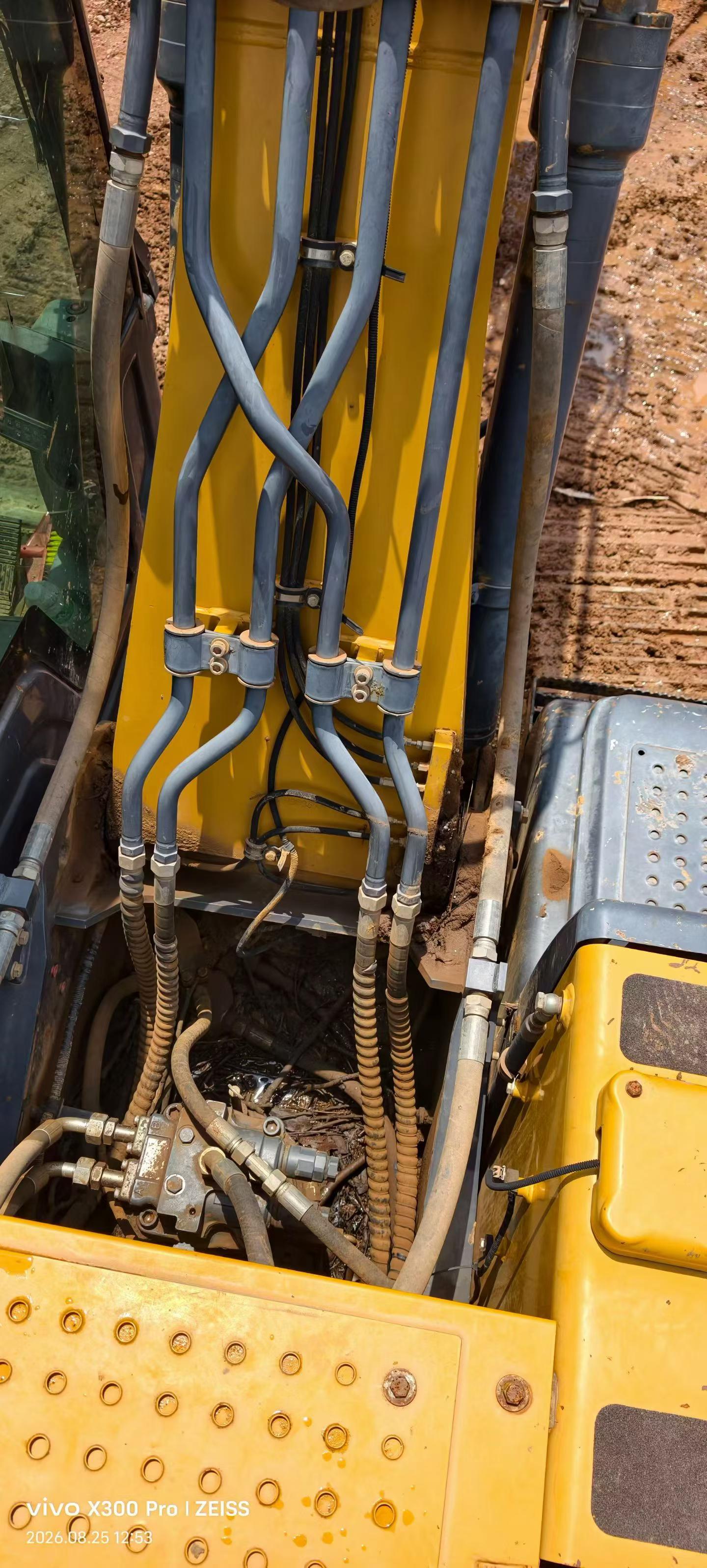 Buy XCMG XE135B Used Excavator / 2