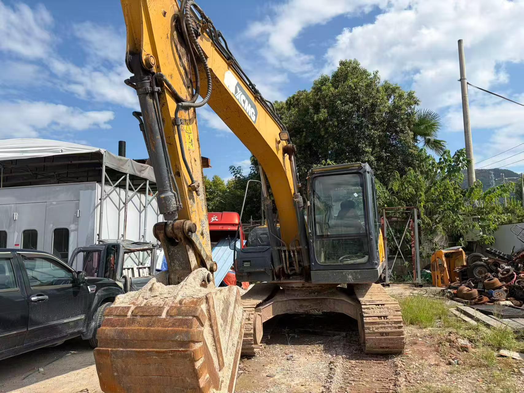 Buy XCMG XE135B Used Excavator / 1