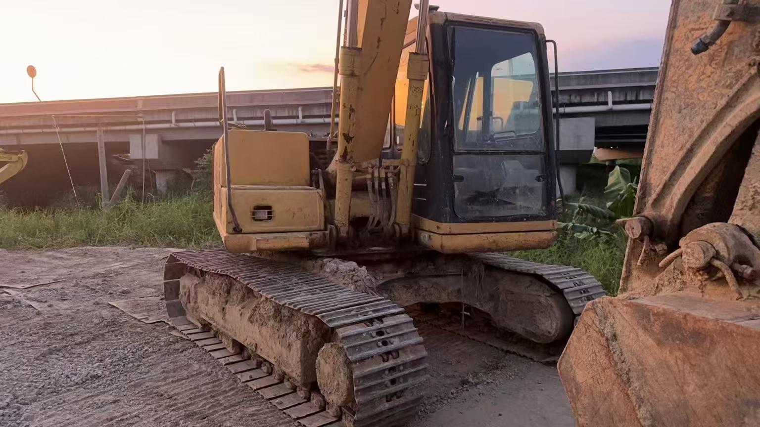 Buy Komatsu PC100-6 Used Excavator / 3