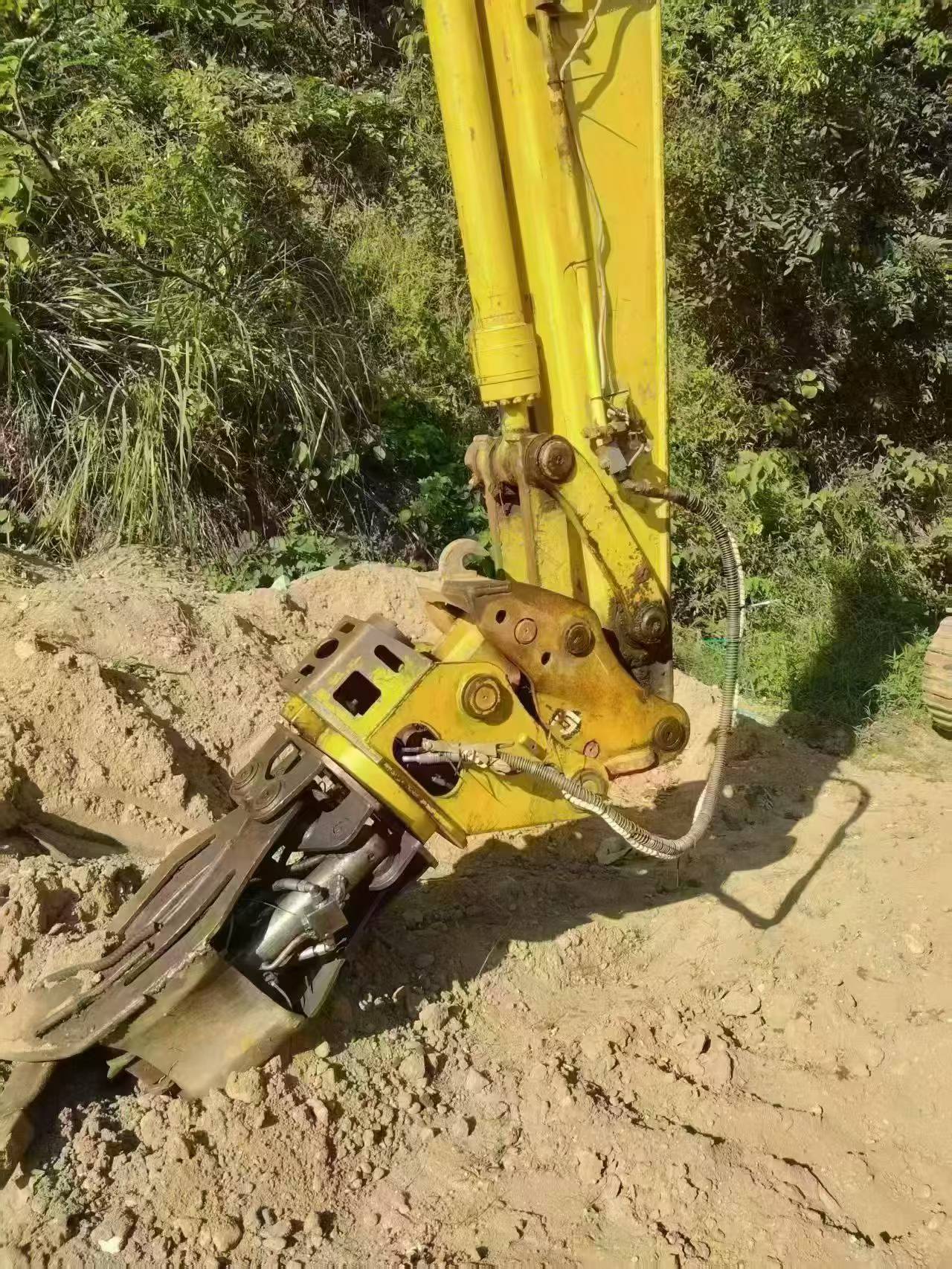 Buy Komatsu PC130 Used Excavator / 8