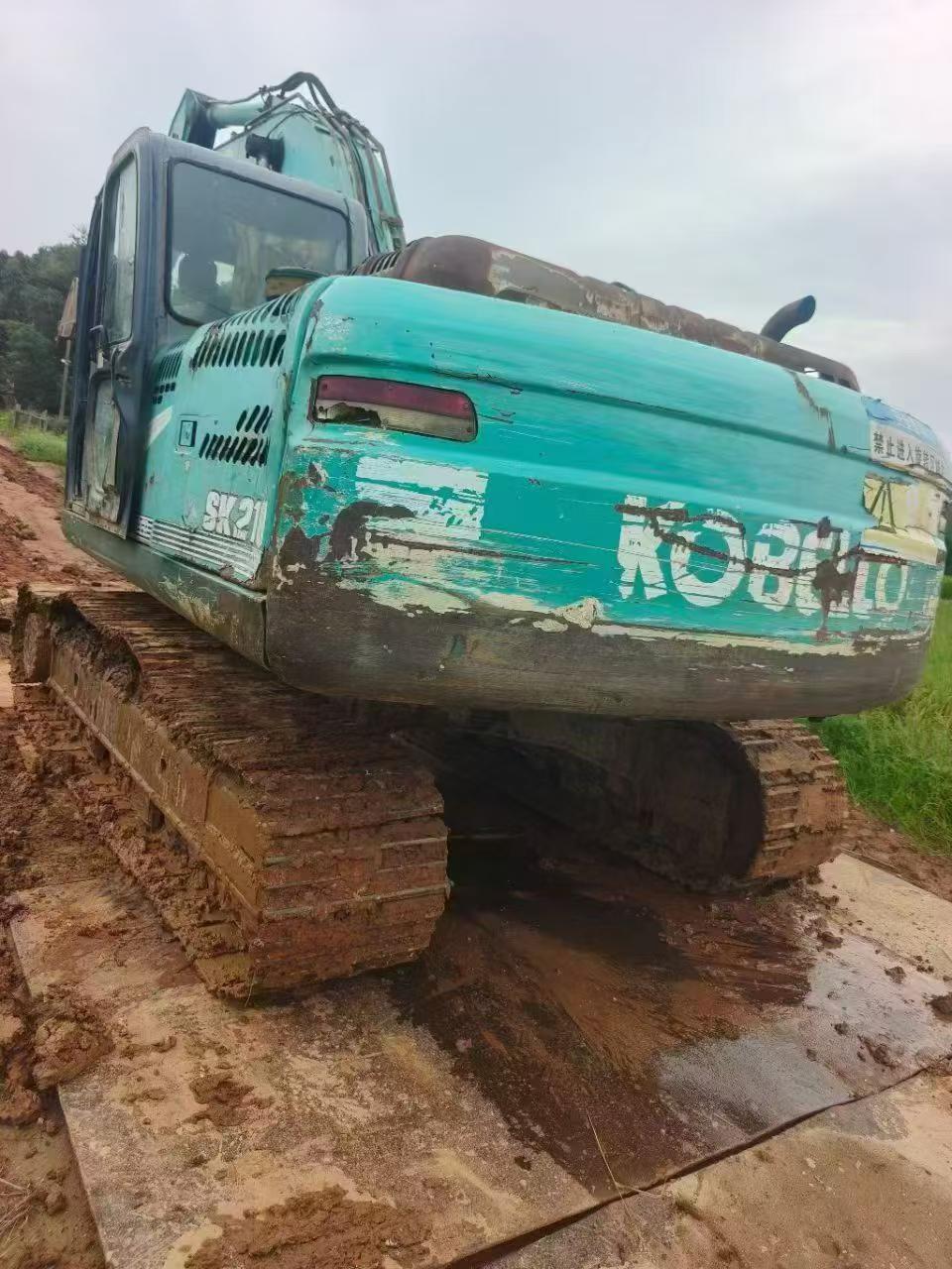 Buy Kobelco SK200-8 Used Excavator / 3