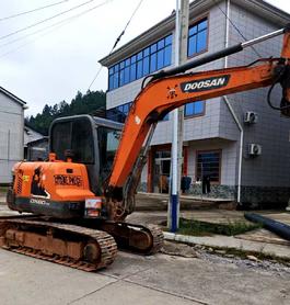 Buy Doosan DH55 Used Excavator / 3 Buy Doosan DH55 Used Excavator / 3