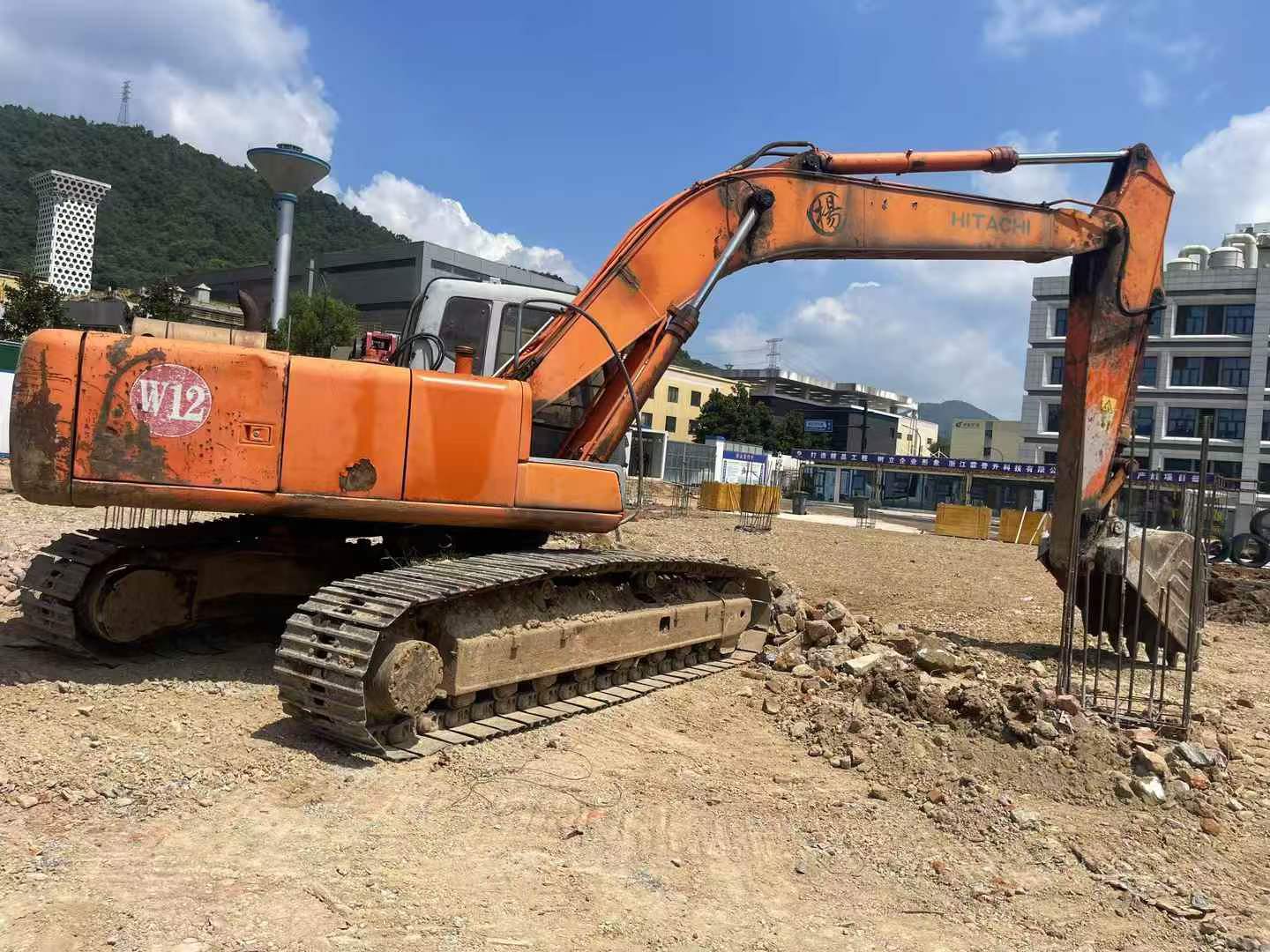 Buy Hitachi EX200-5 Used Excavator / 2