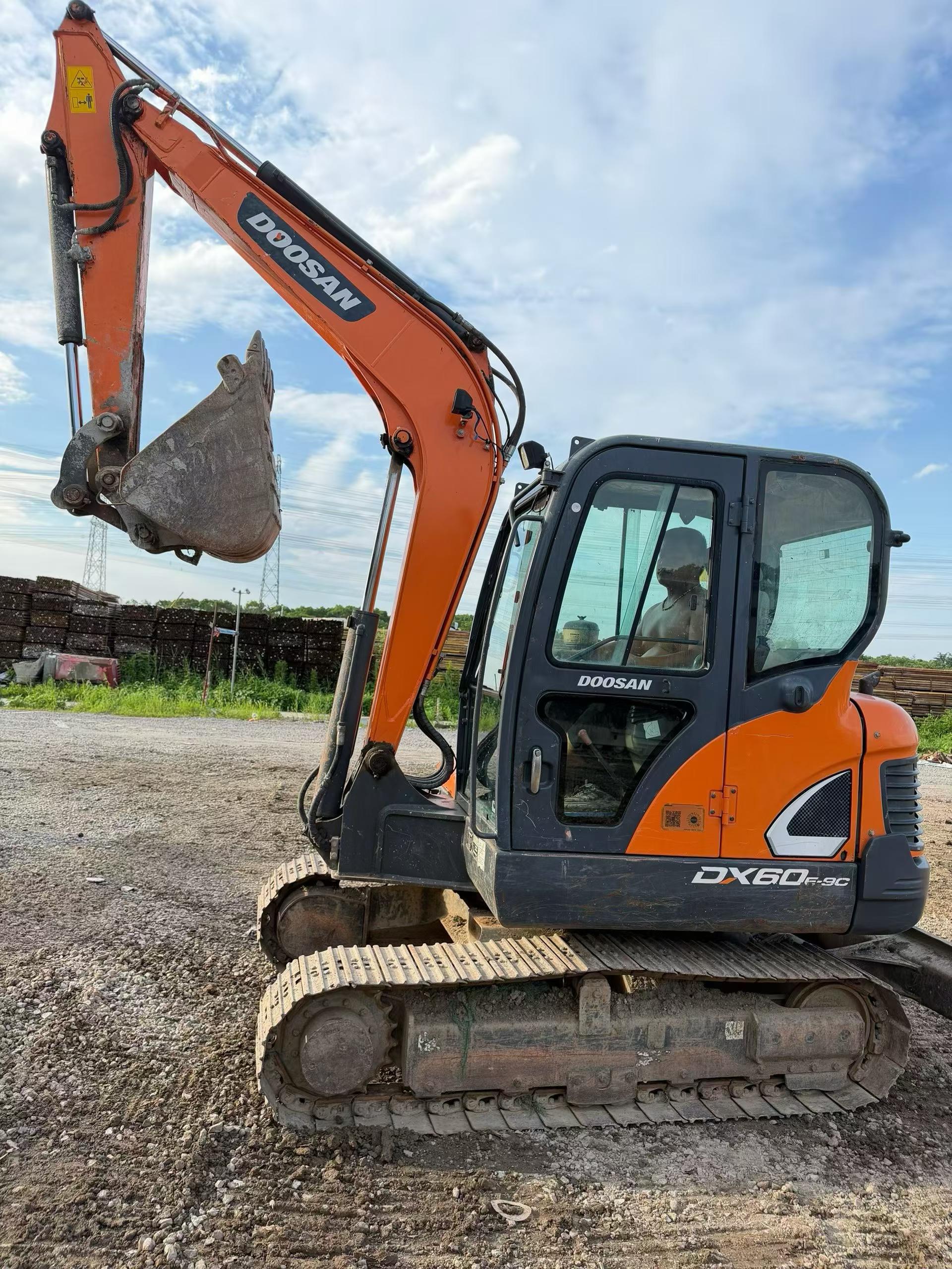 Buy Doosan DH60 Used Excavator / 5