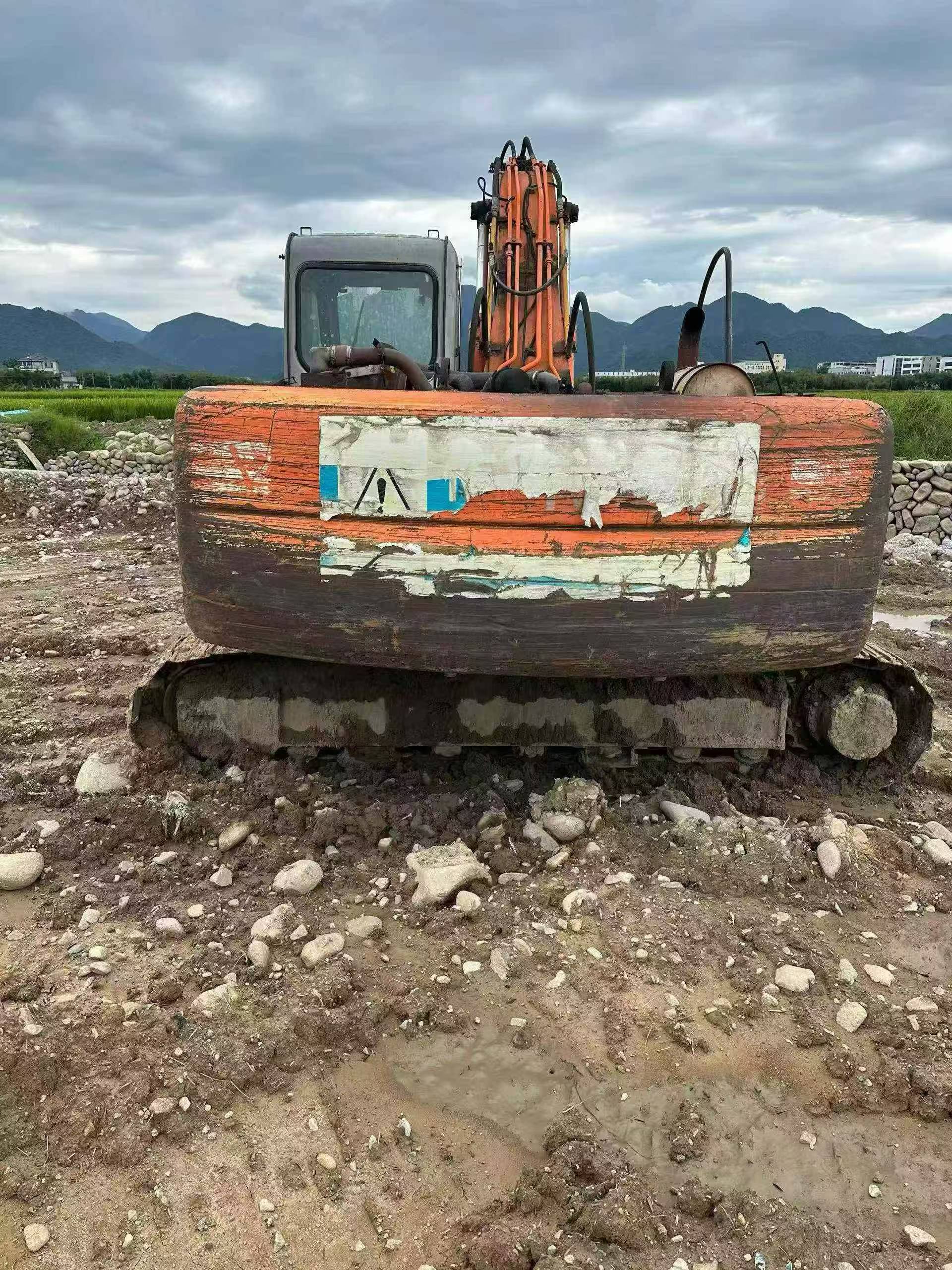 Buy Hitachi ZX200-6 Used Excavator / 3