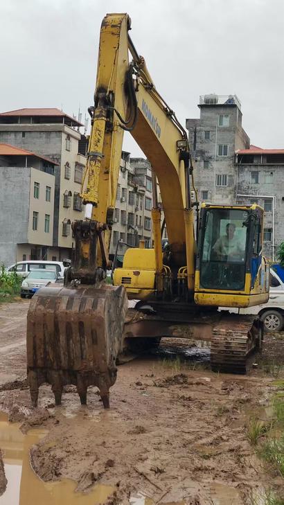 Buy Komatsu PC200-8N1 Used Excavator / 1