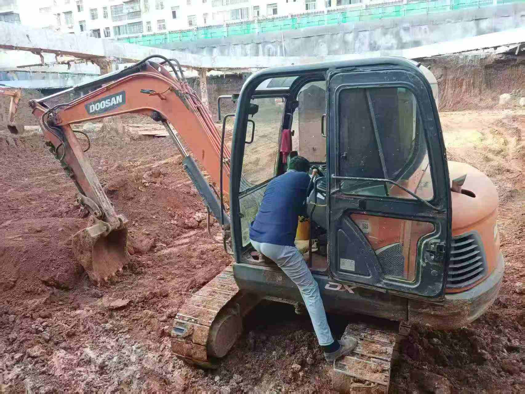 Buy Doosan DH55 Used Excavator / 3