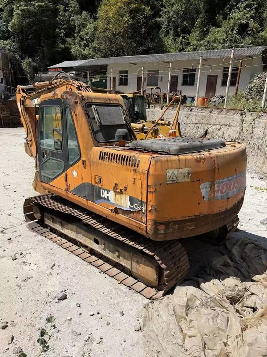 Buy Doosan DH150-7 Used Excavator / 1