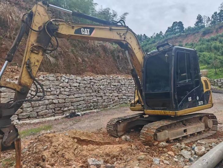 Buy Caterpillar 307B Used Excavator / 1