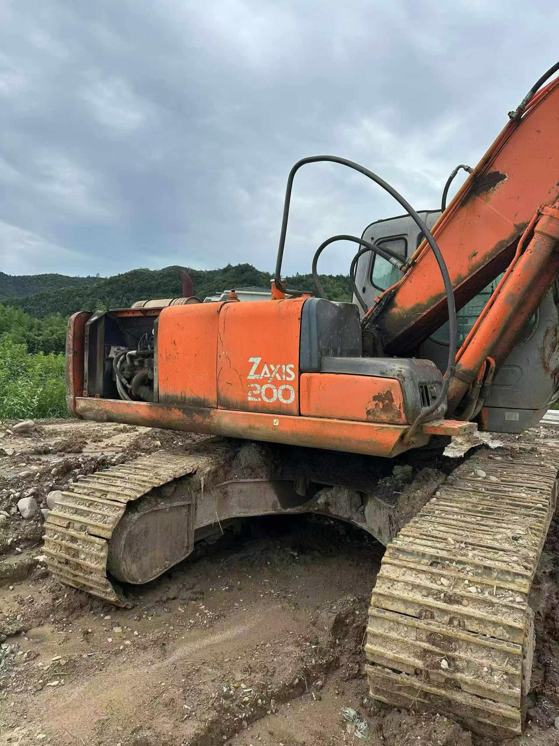 Buy Hitachi ZX200-6 Used Excavator / 2
