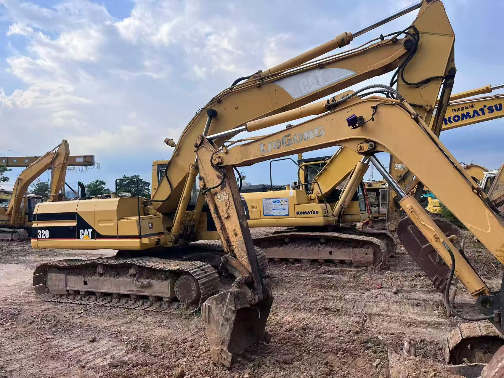 Buy Caterpillar 320V2 Used Excavator / 2