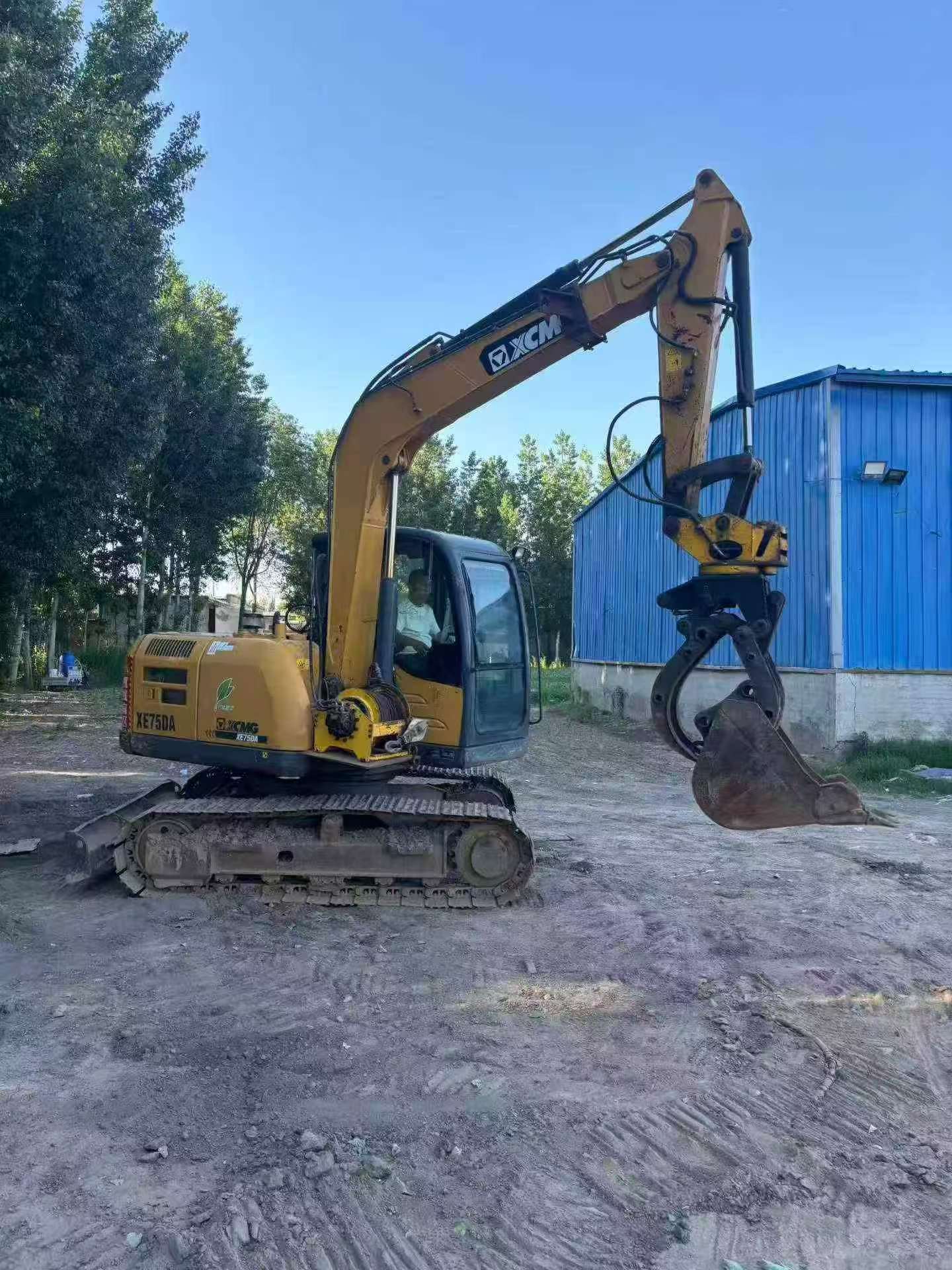Buy XCMG XE75C Used Excavator / 2