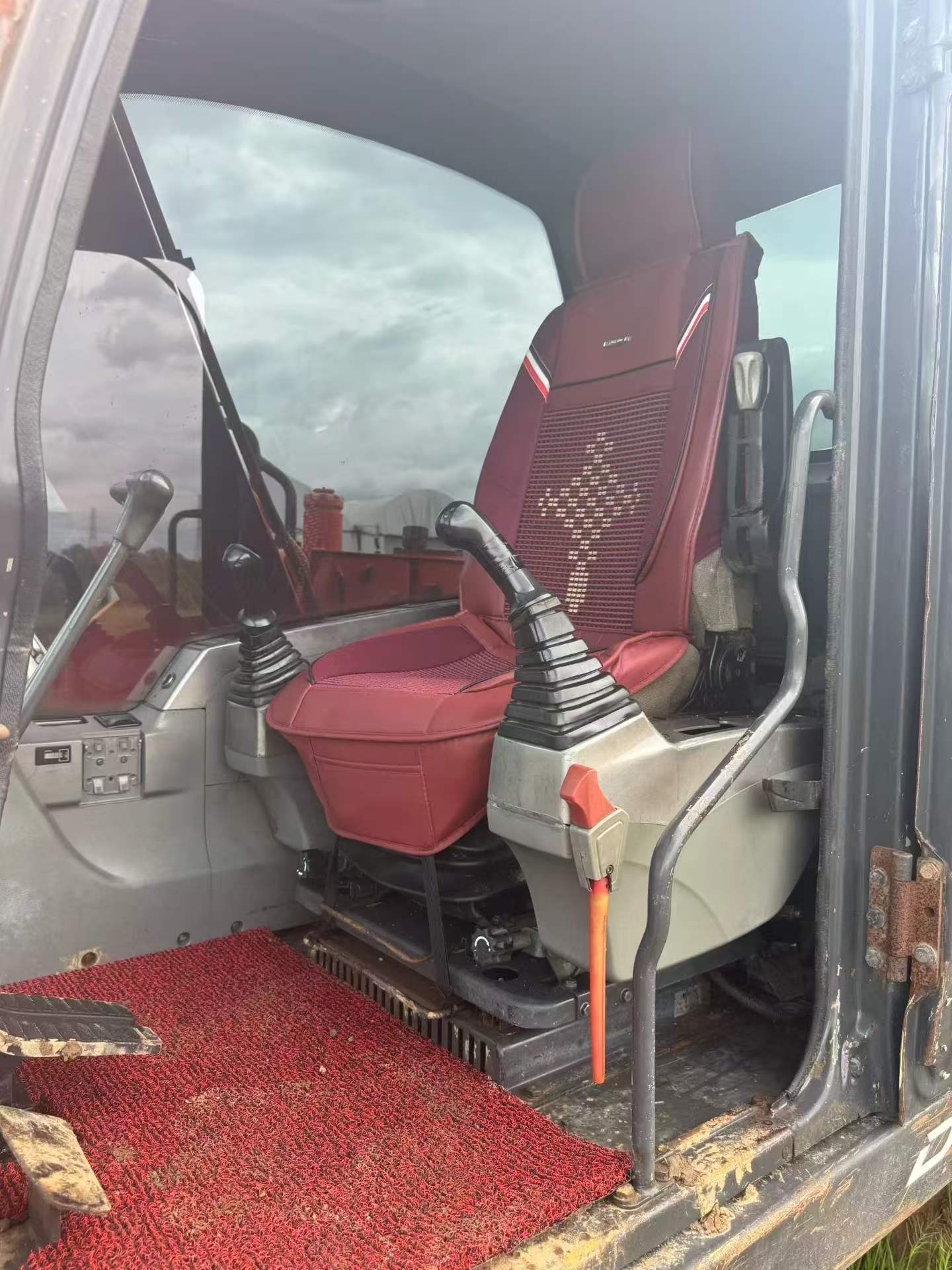 Buy Doosan DX80 Used Excavator / 8