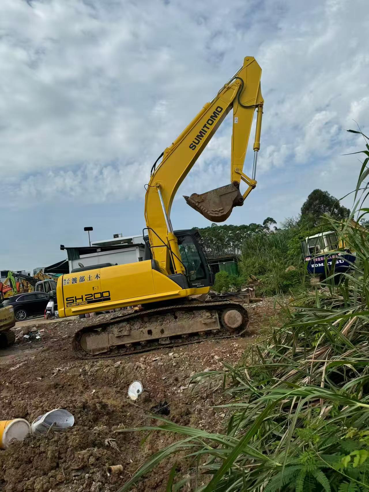 Buy Sumitomo SH200A5 Used Excavator / 3